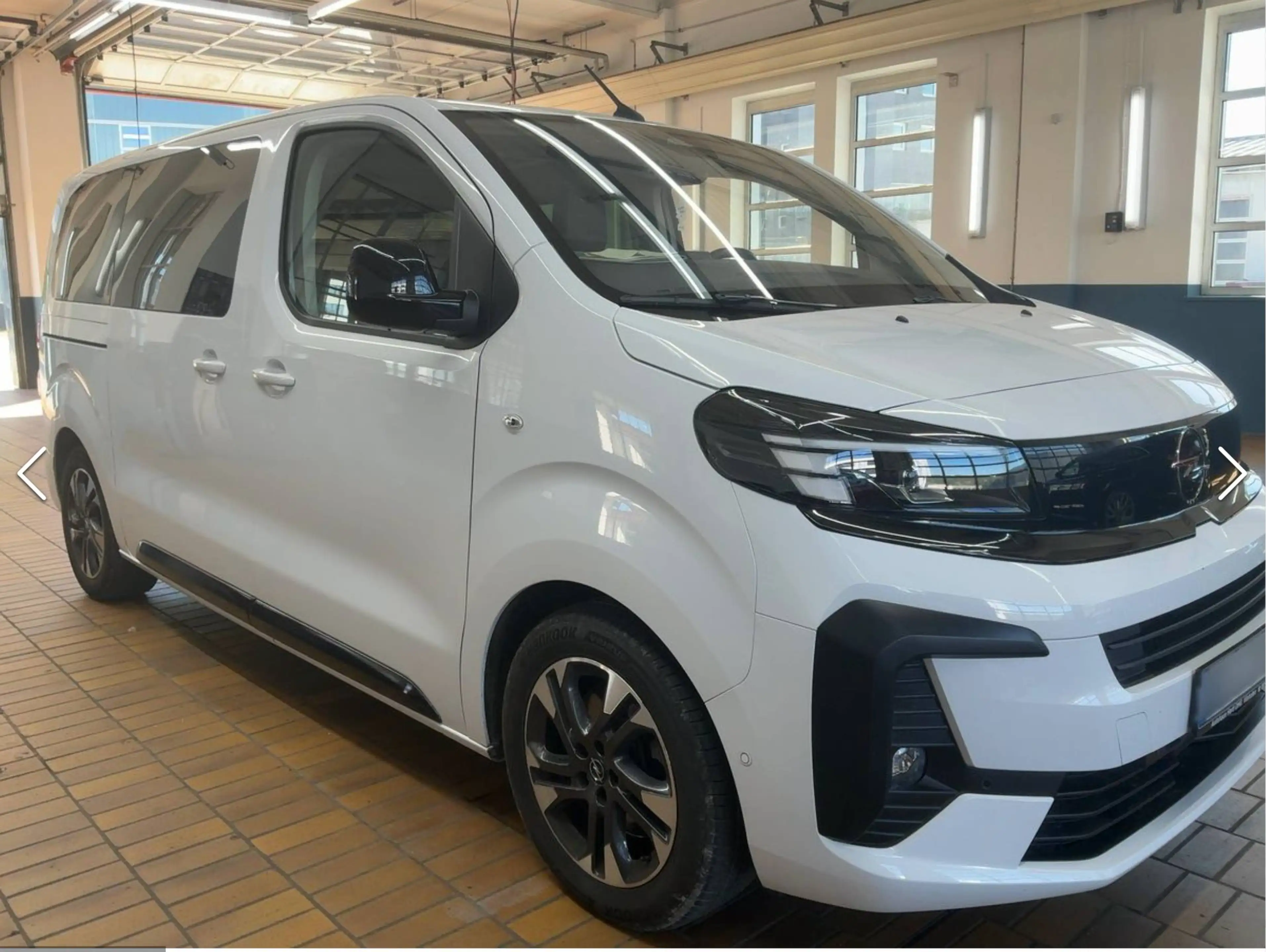 Opel Zafira Life Tourer 2.2 Blue-HDi GS (L2) Automatik (AHK*PANODACH*LEDER*TISCH) — photo 3