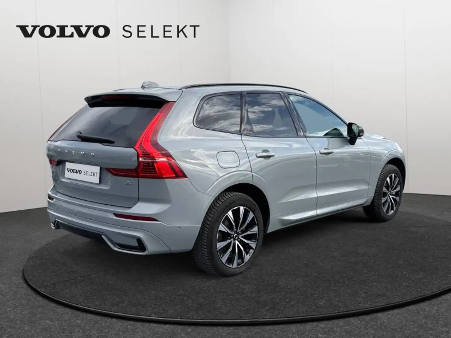 Volvo XC60 B4 Plus Dark / Essence Gris - 2