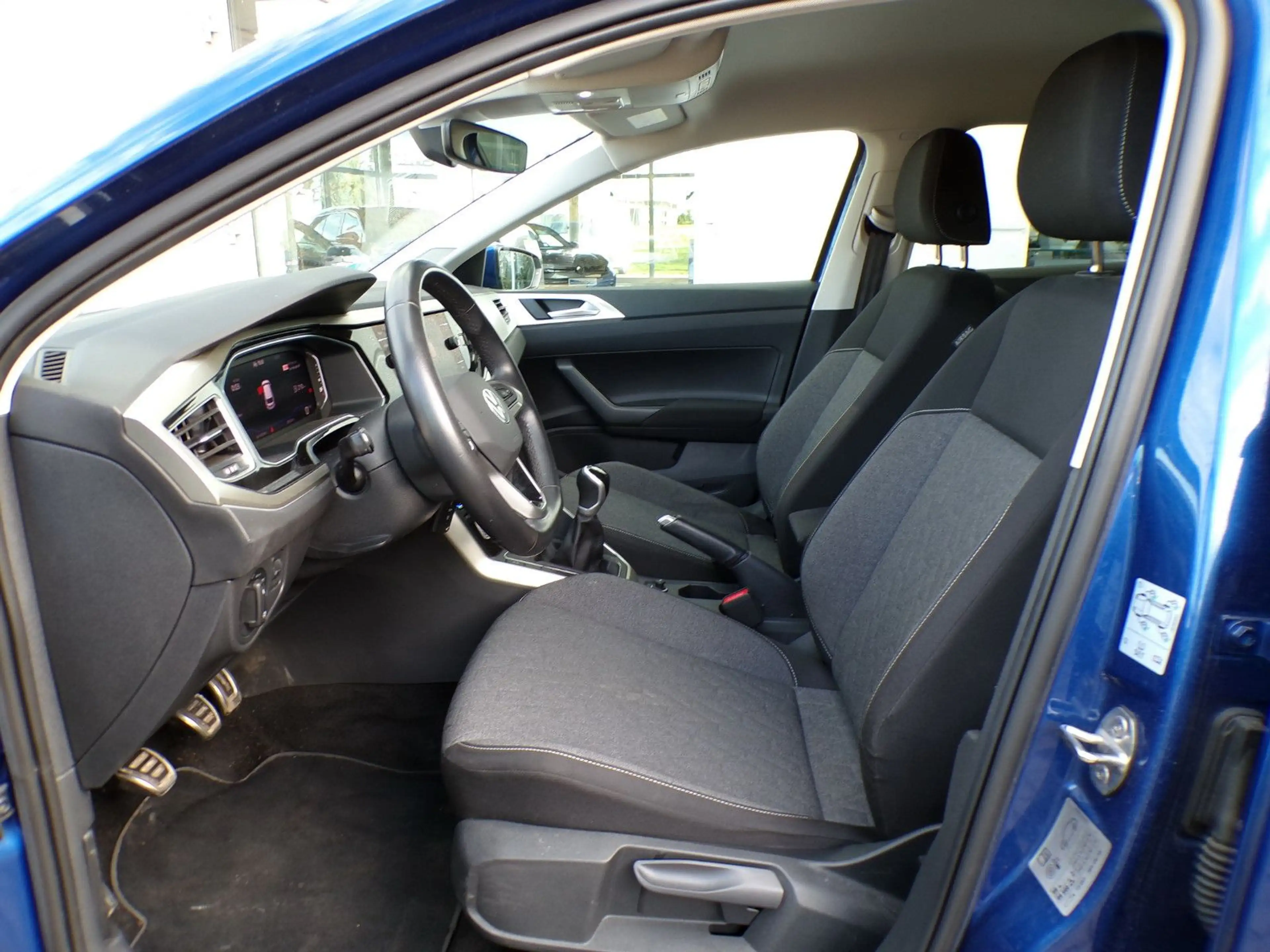 Volkswagen Polo VI Move — photo 9