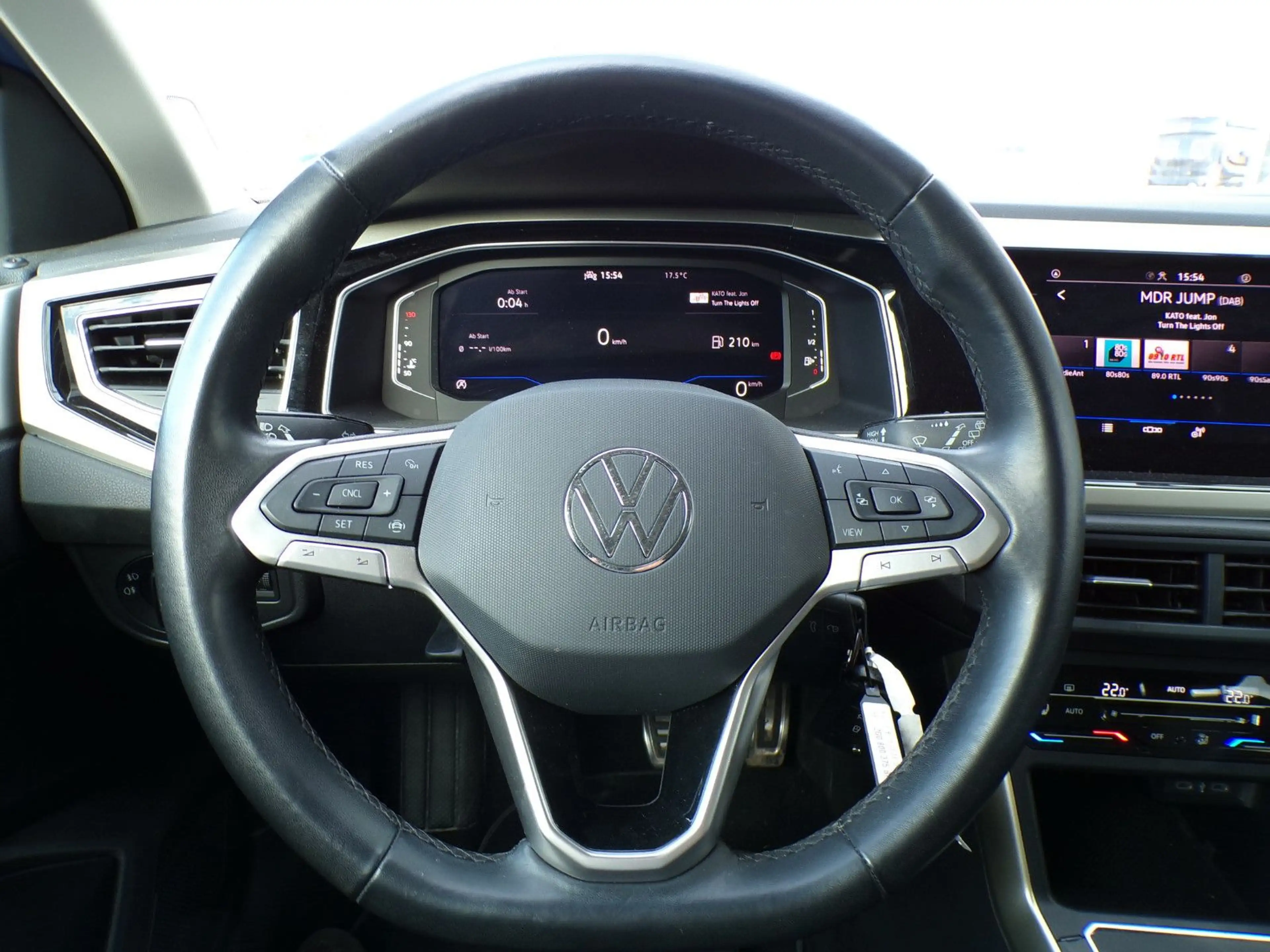 Volkswagen Polo VI Move — photo 15