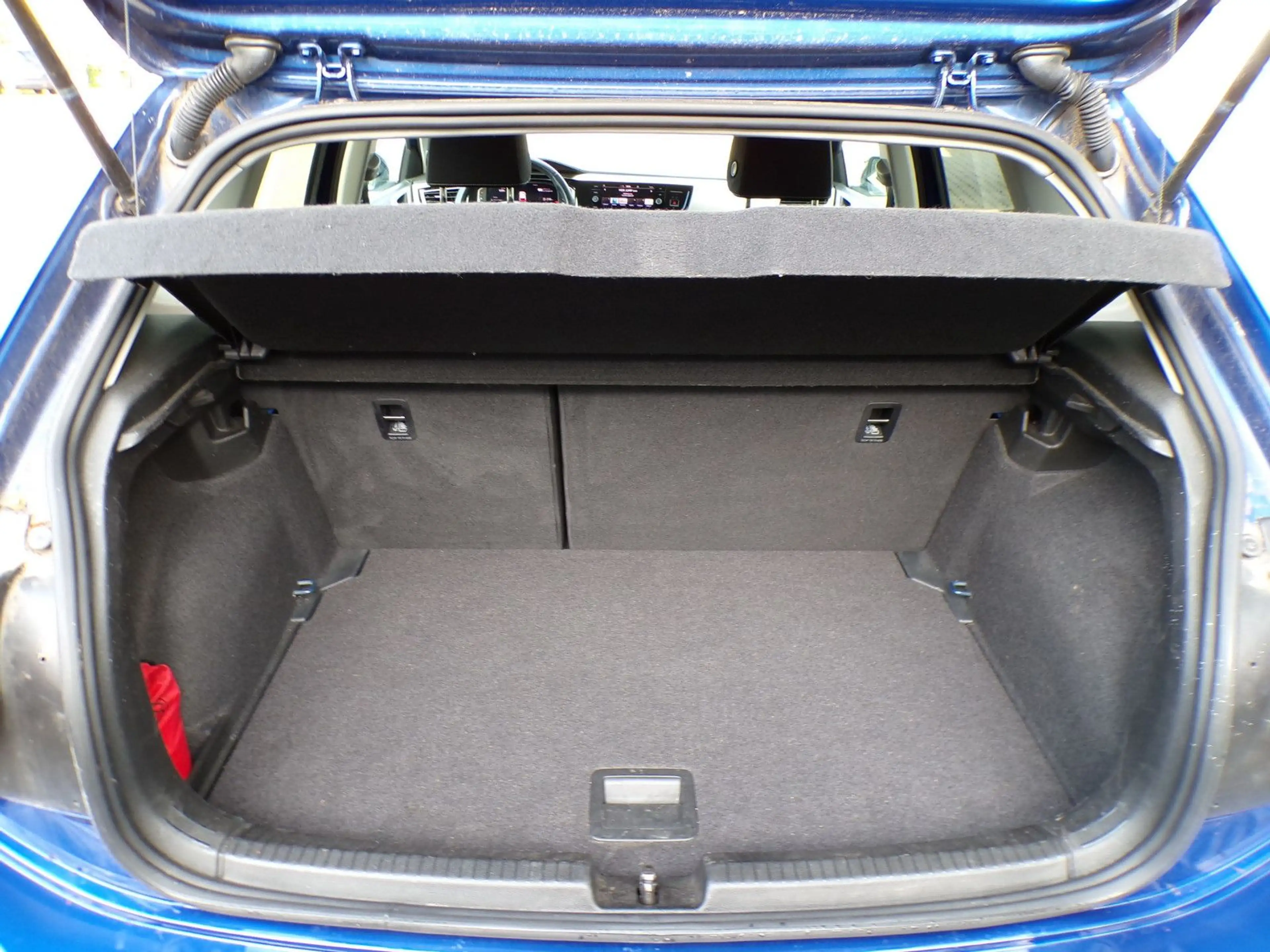 Volkswagen Polo VI Move — photo 14