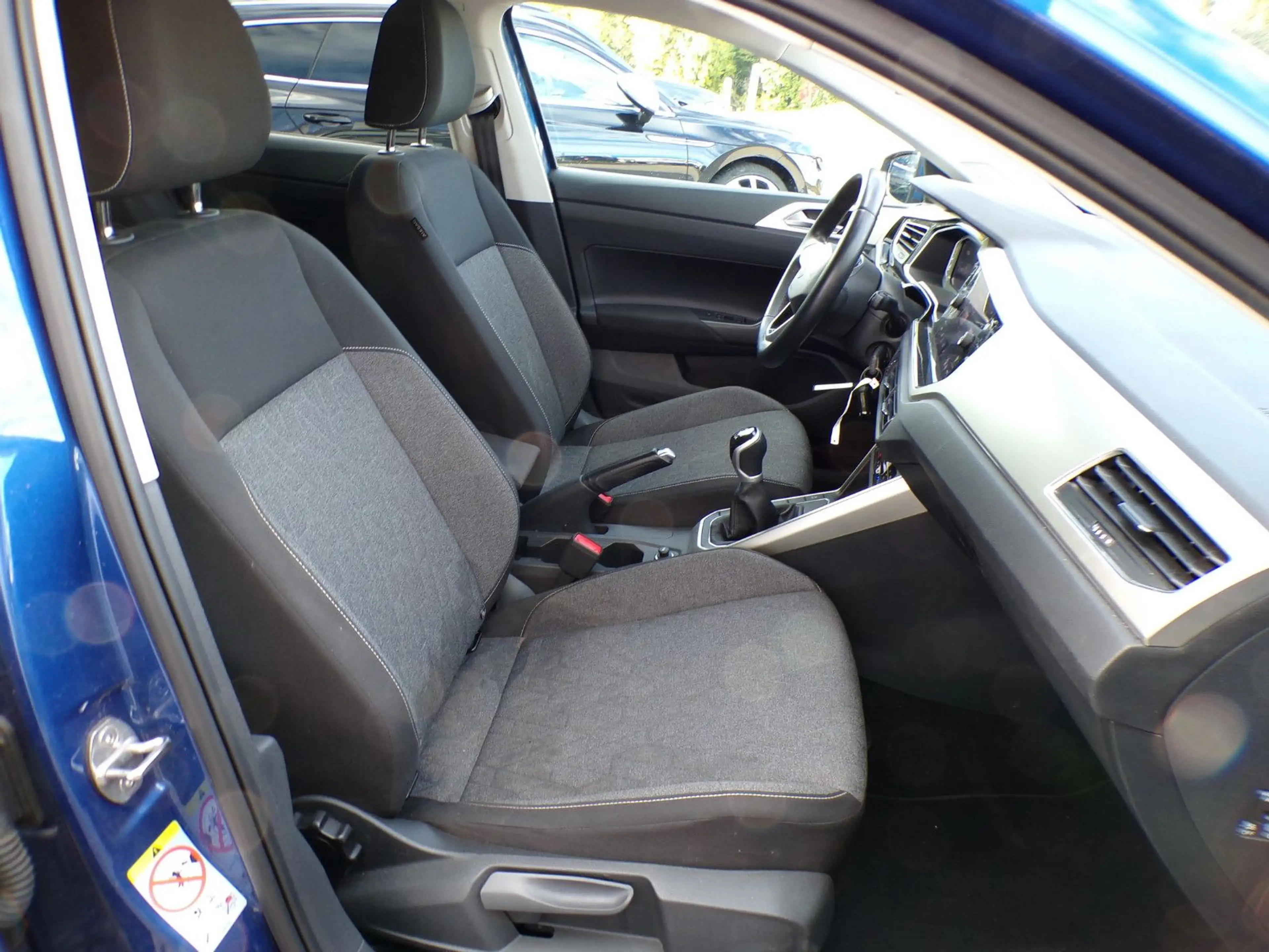 Volkswagen Polo VI Move — photo 12