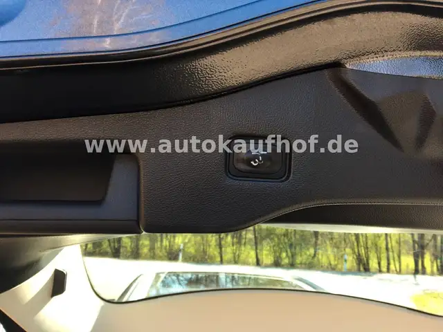 Ford Mondeo view 11