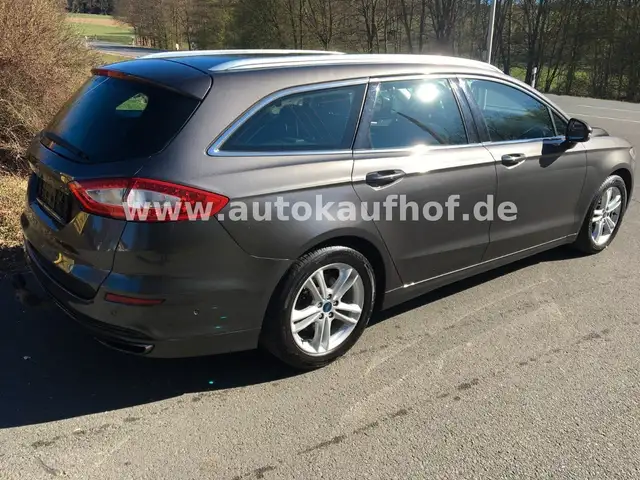 Ford Mondeo view 13