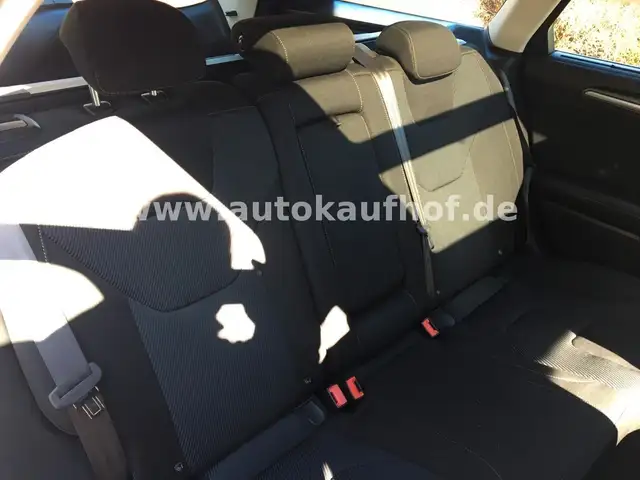 Ford Mondeo view 15