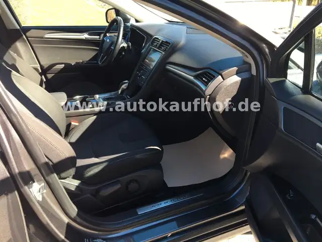 Ford Mondeo view 14