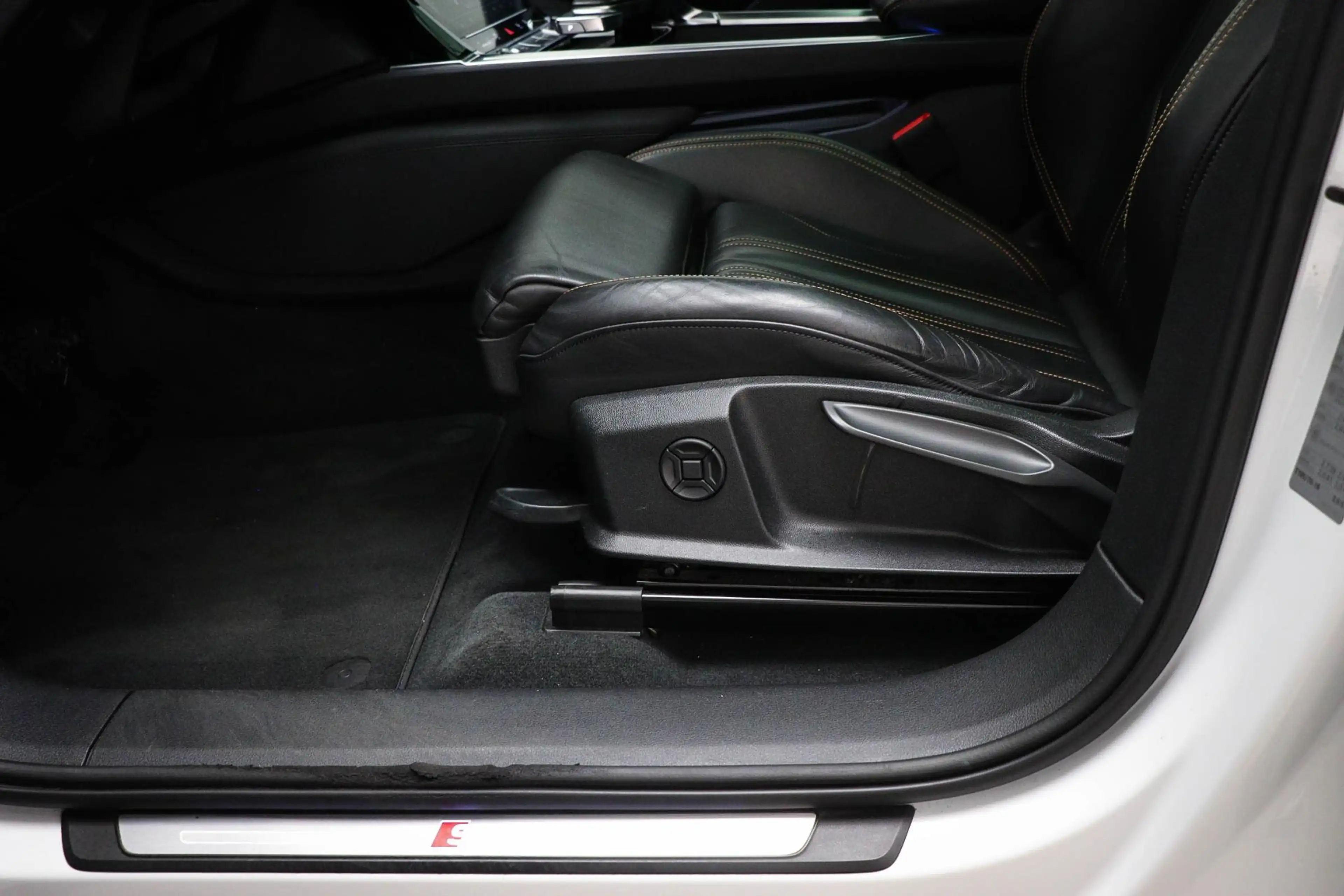 Audi e-tron 55 S-line quattro 300kW | SOH 95% | PANORAMADAK | — photo 33