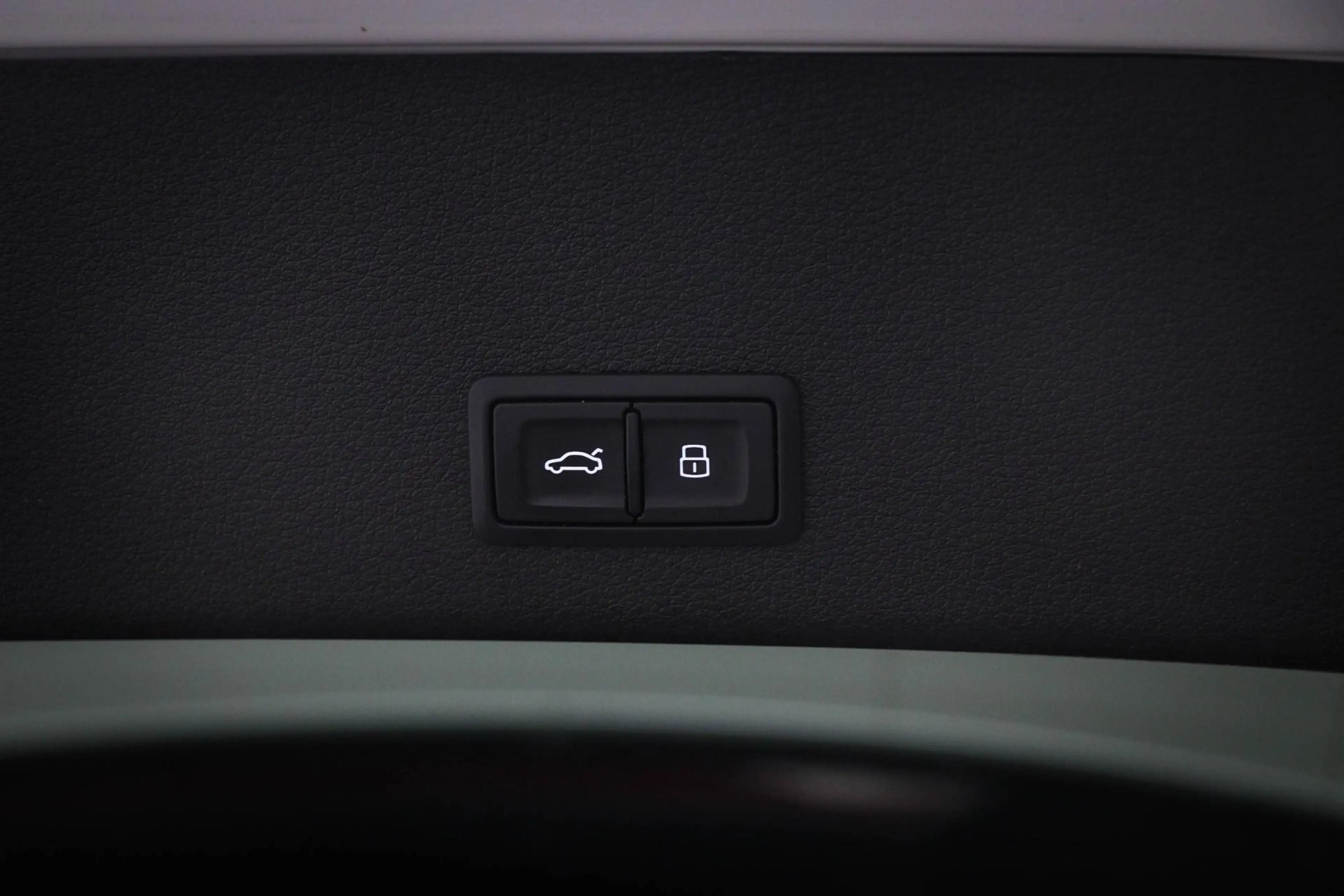 Audi e-tron 55 S-line quattro 300kW | SOH 95% | PANORAMADAK | — photo 17