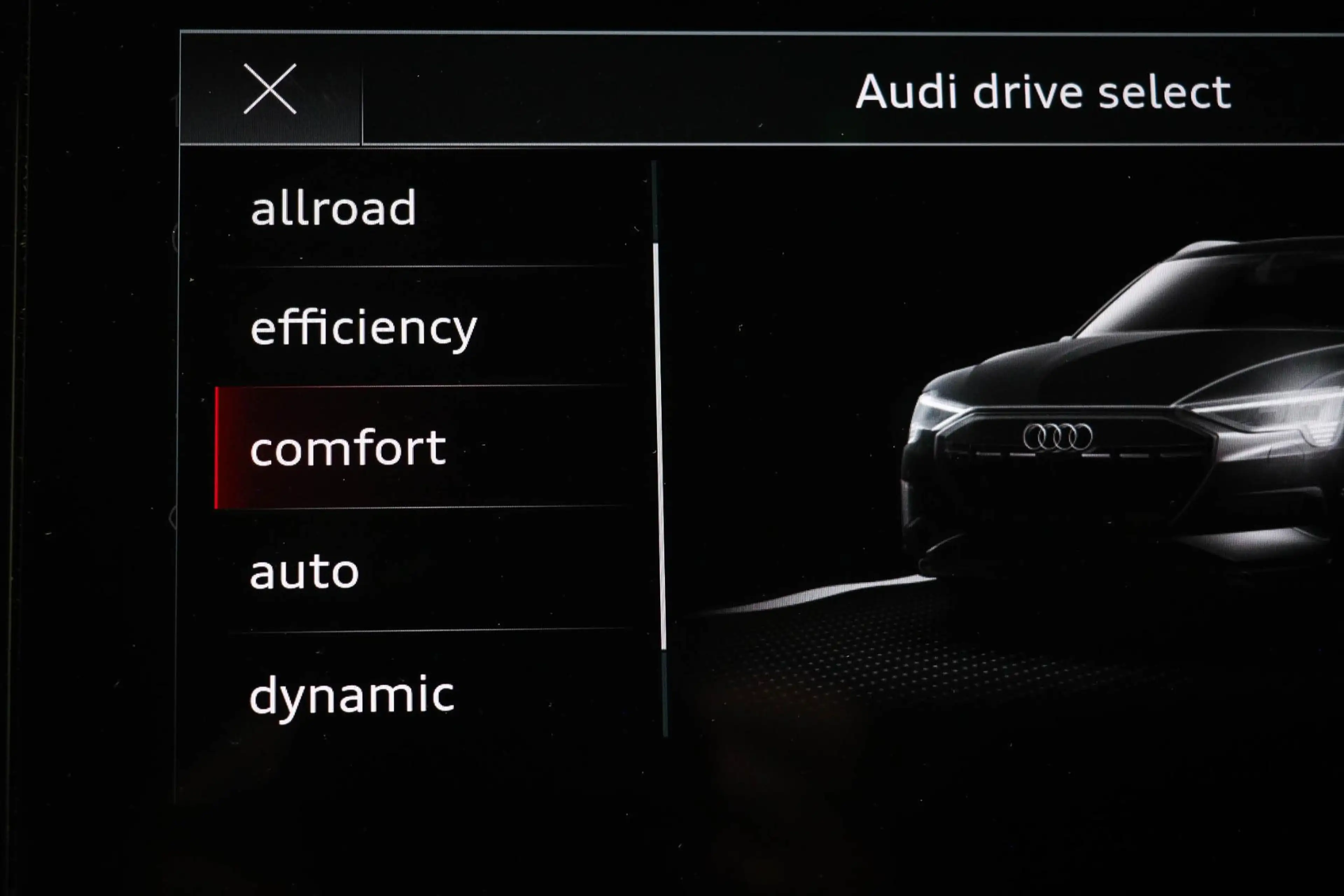 Audi e-tron 55 S-line quattro 300kW | SOH 95% | PANORAMADAK | — photo 43