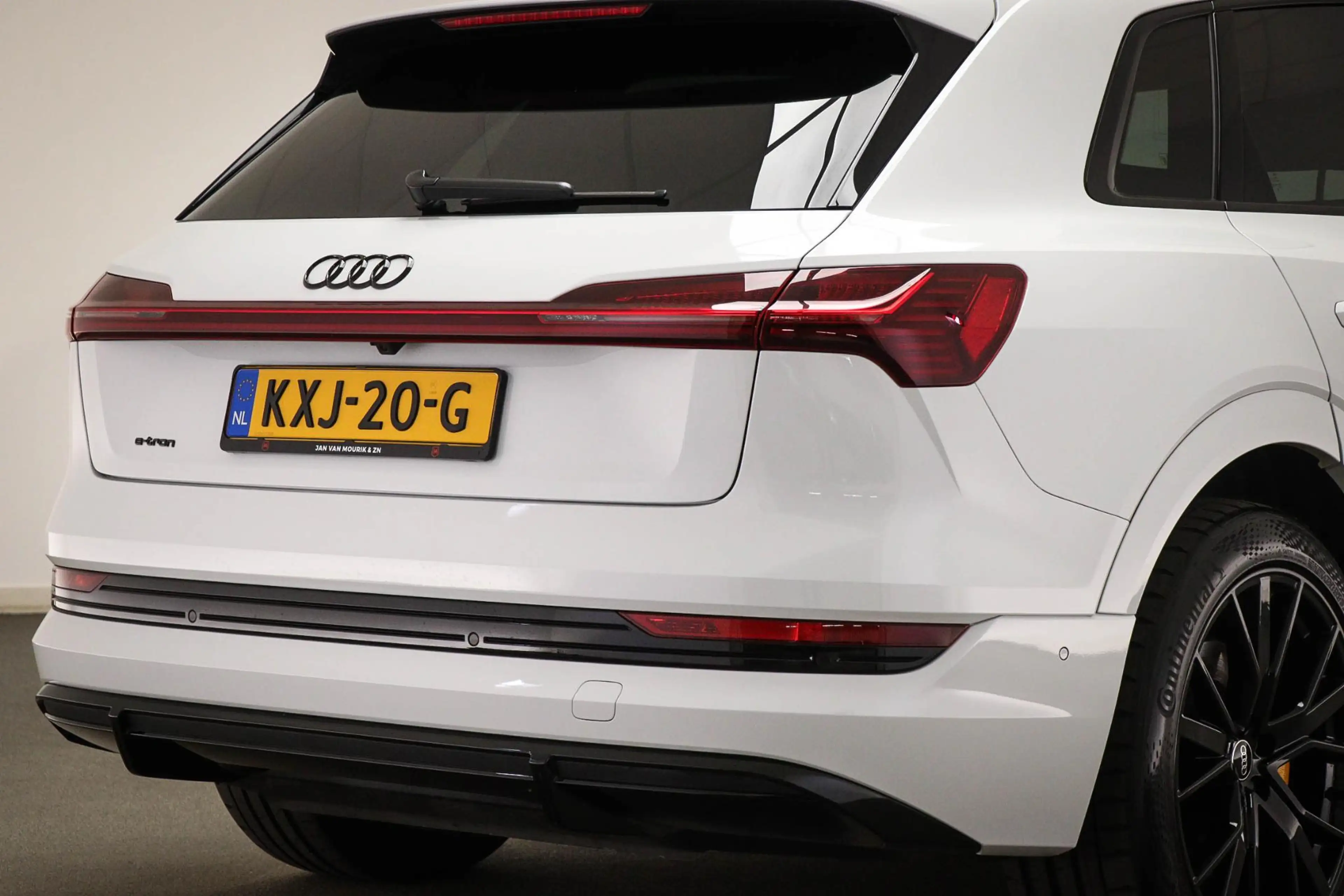 Audi e-tron 55 S-line quattro 300kW | SOH 95% | PANORAMADAK | — photo 25