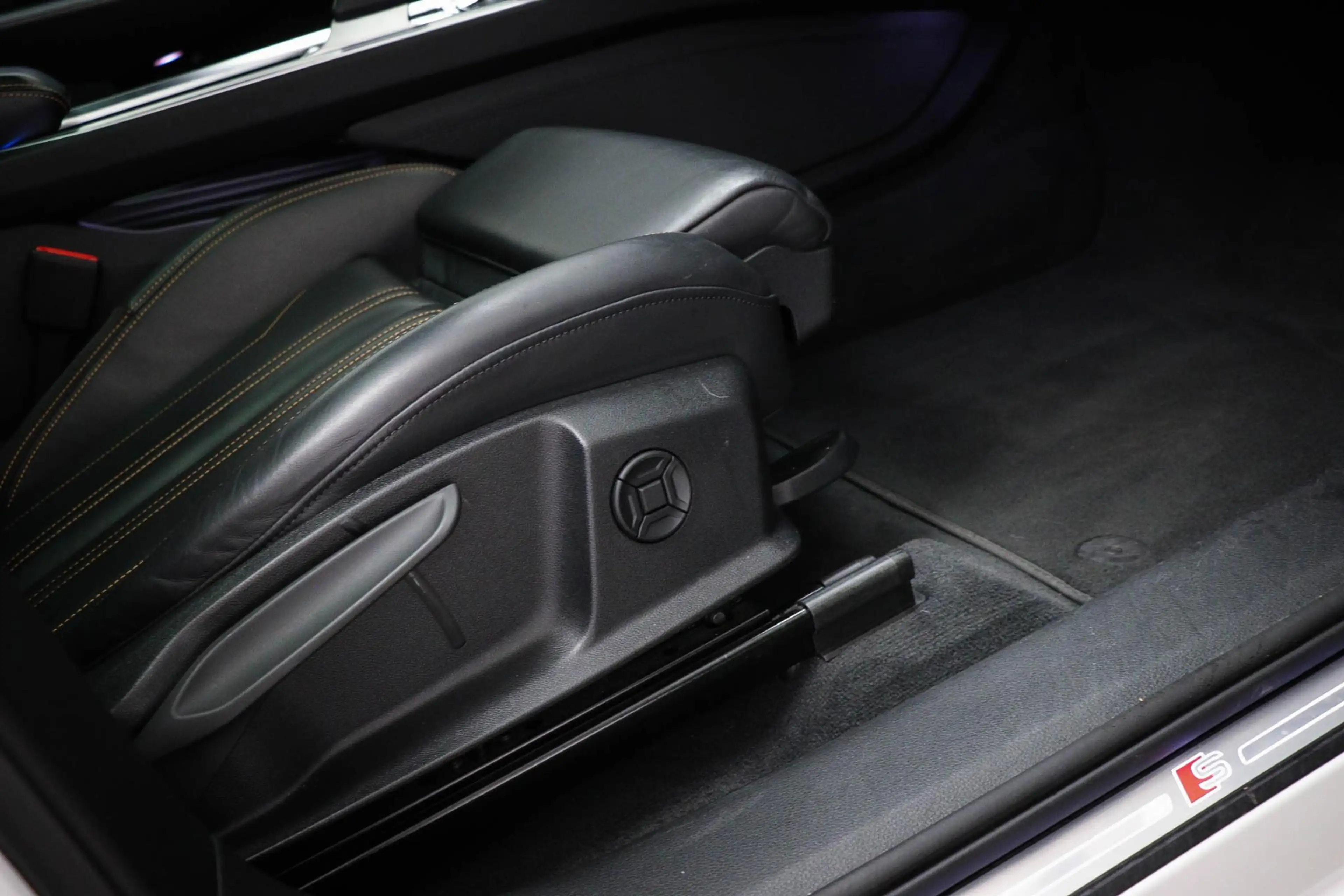 Audi e-tron 55 S-line quattro 300kW | SOH 95% | PANORAMADAK | — photo 13