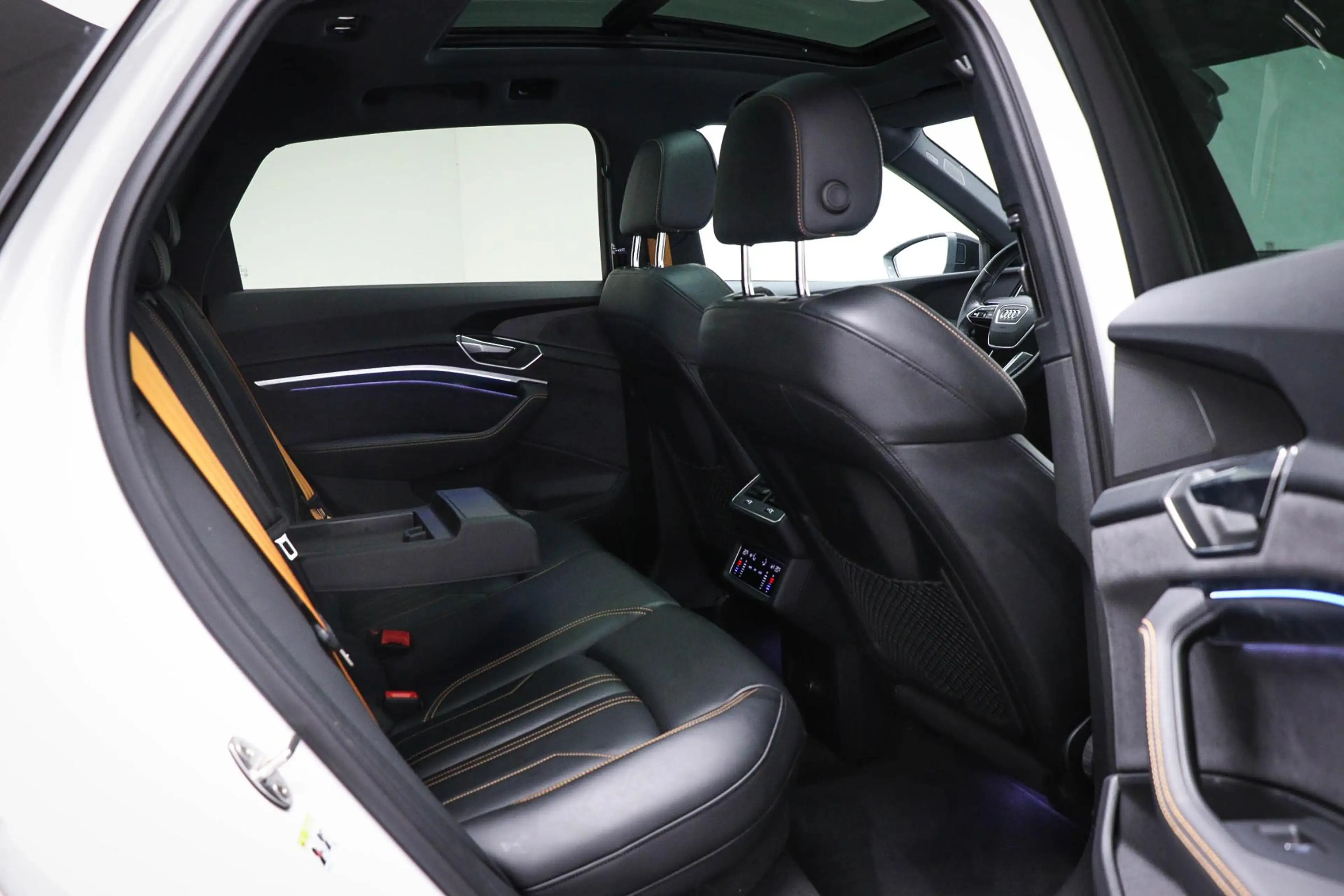 Audi e-tron 55 S-line quattro 300kW | SOH 95% | PANORAMADAK | — photo 14