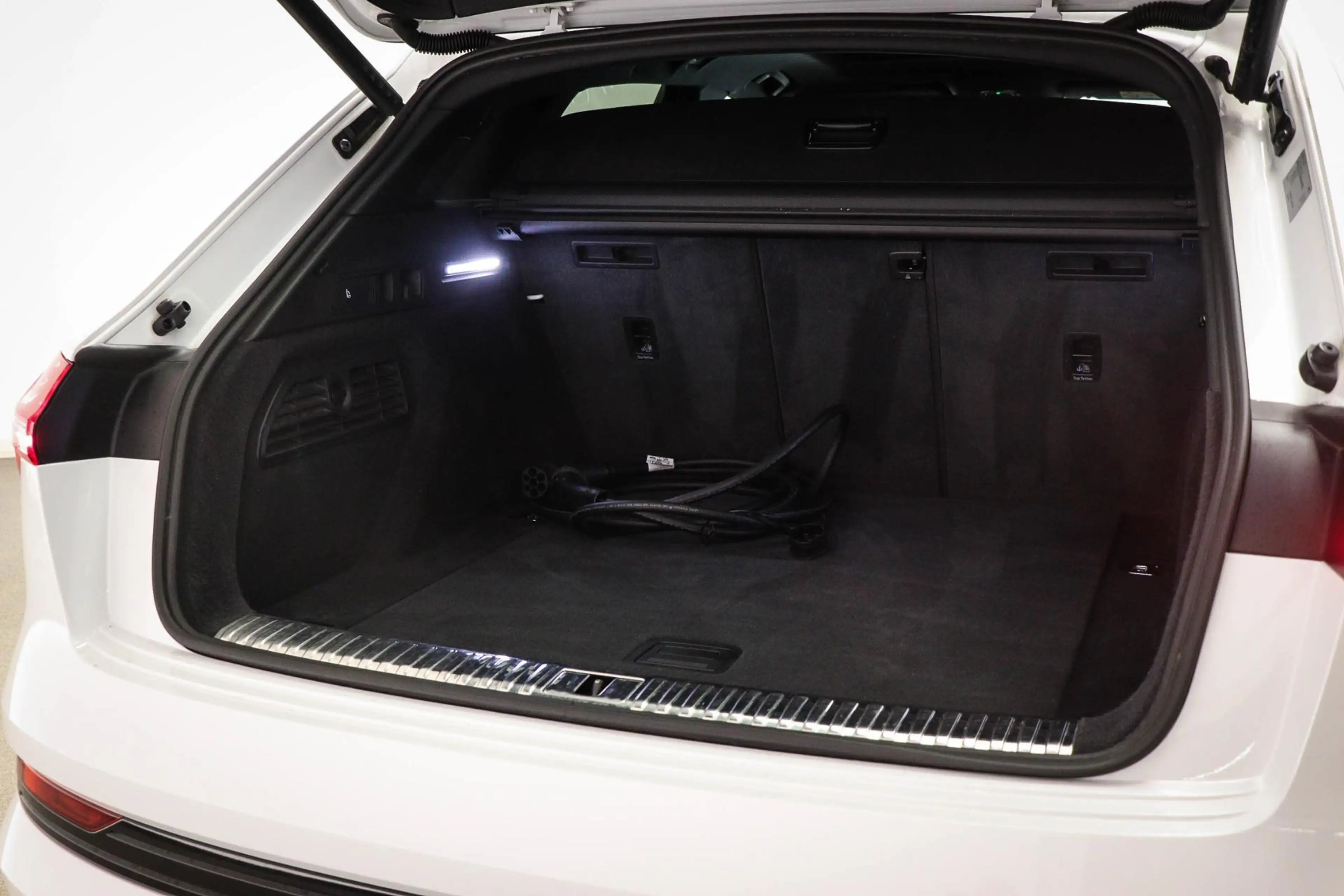 Audi e-tron 55 S-line quattro 300kW | SOH 95% | PANORAMADAK | — photo 16