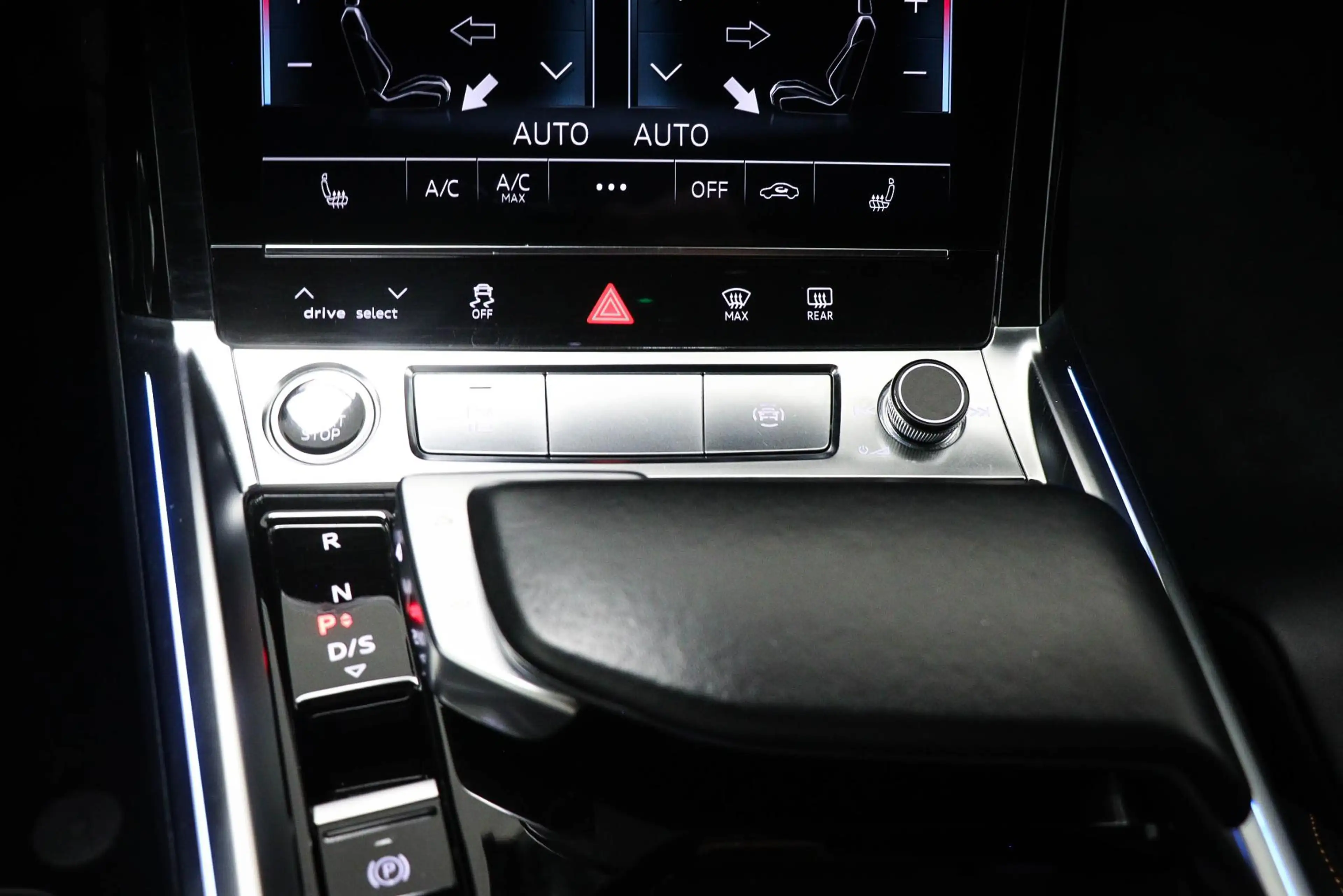 Audi e-tron 55 S-line quattro 300kW | SOH 95% | PANORAMADAK | — photo 42