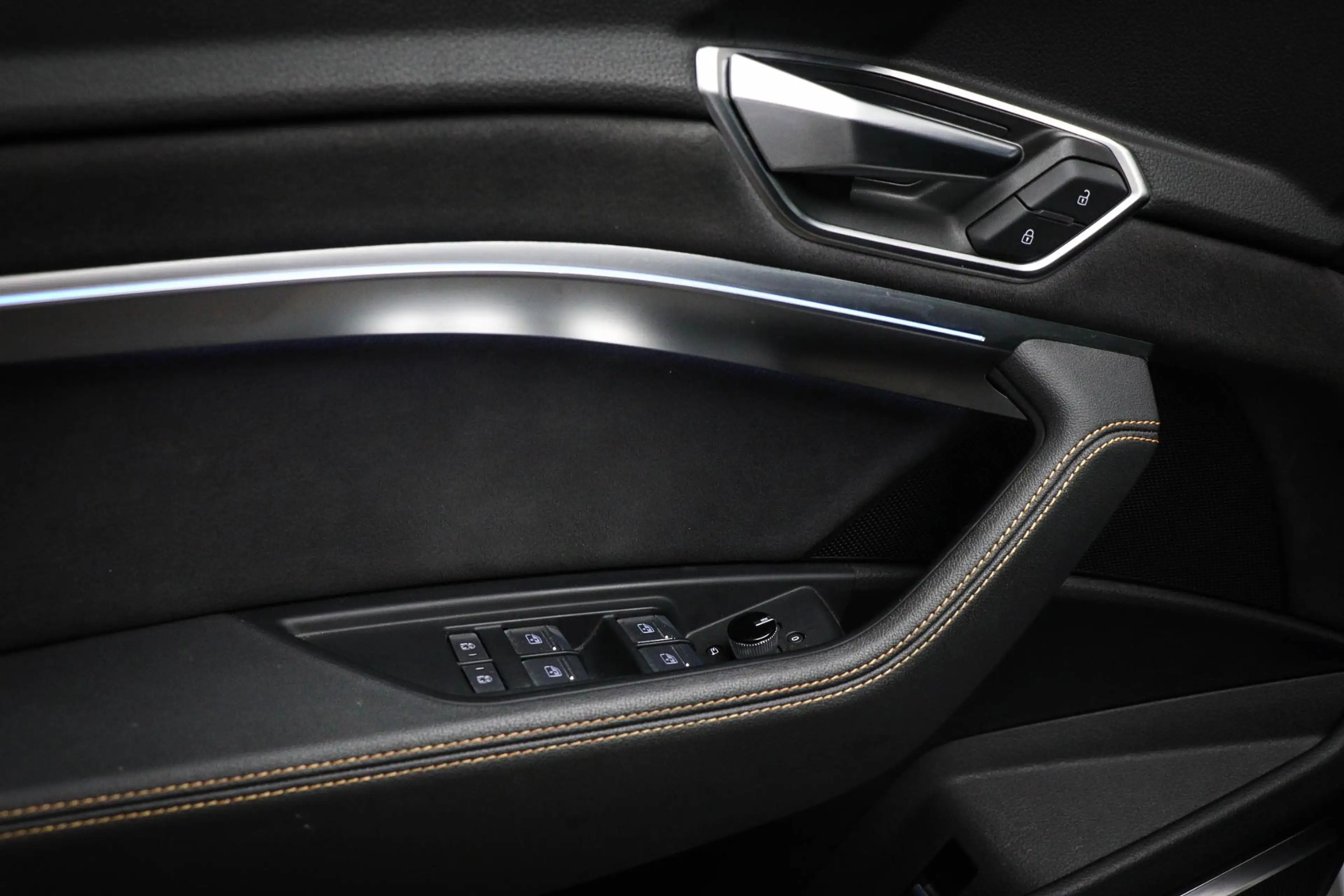 Audi e-tron 55 S-line quattro 300kW | SOH 95% | PANORAMADAK | — photo 31