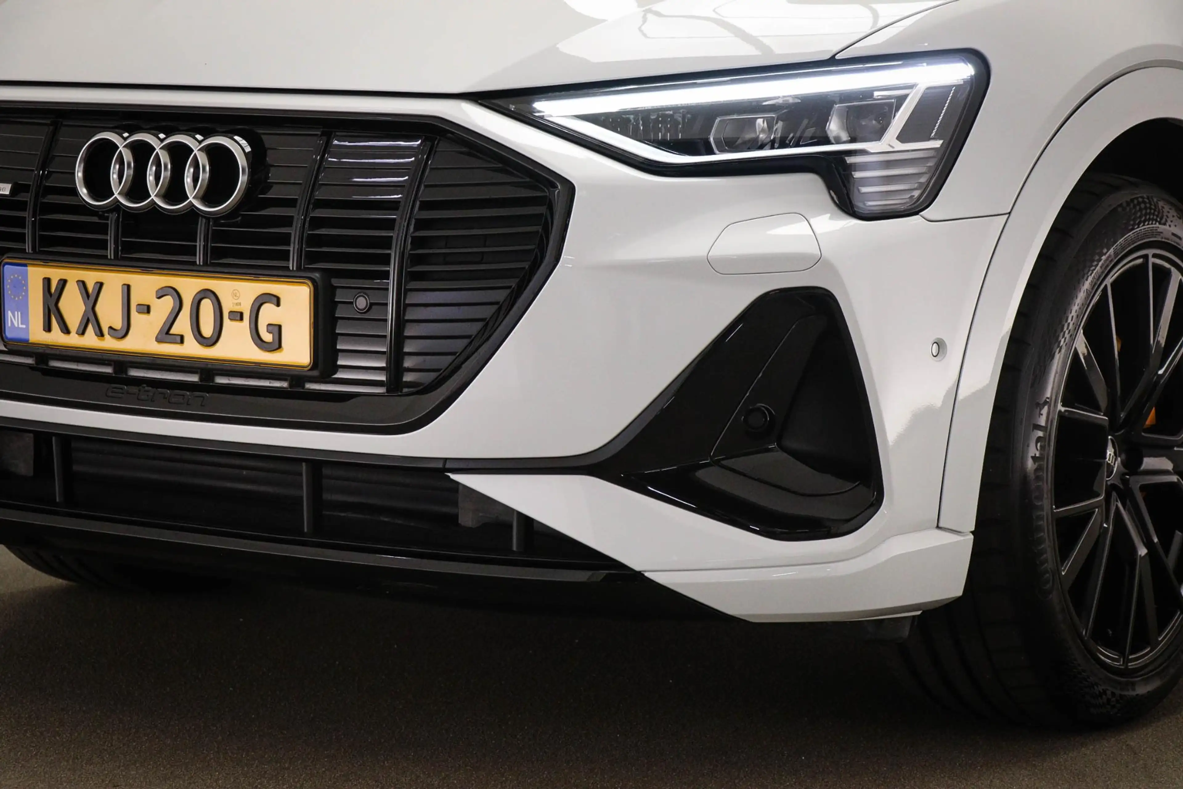 Audi e-tron 55 S-line quattro 300kW | SOH 95% | PANORAMADAK | — photo 19