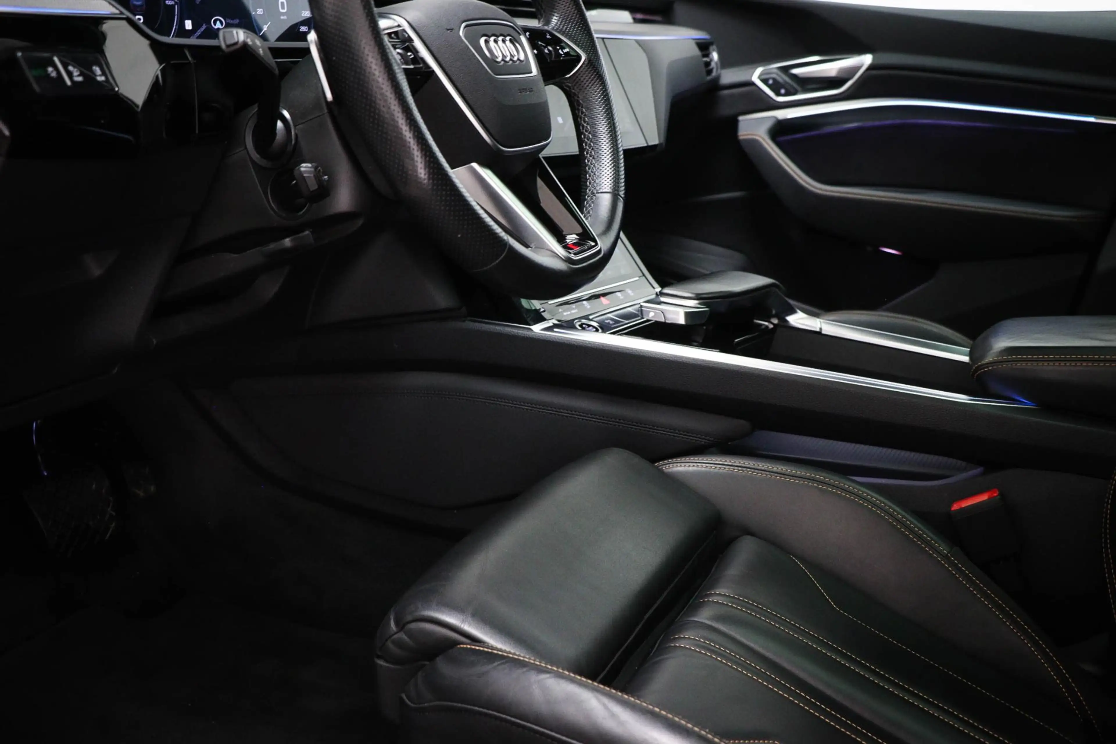 Audi e-tron 55 S-line quattro 300kW | SOH 95% | PANORAMADAK | — photo 34