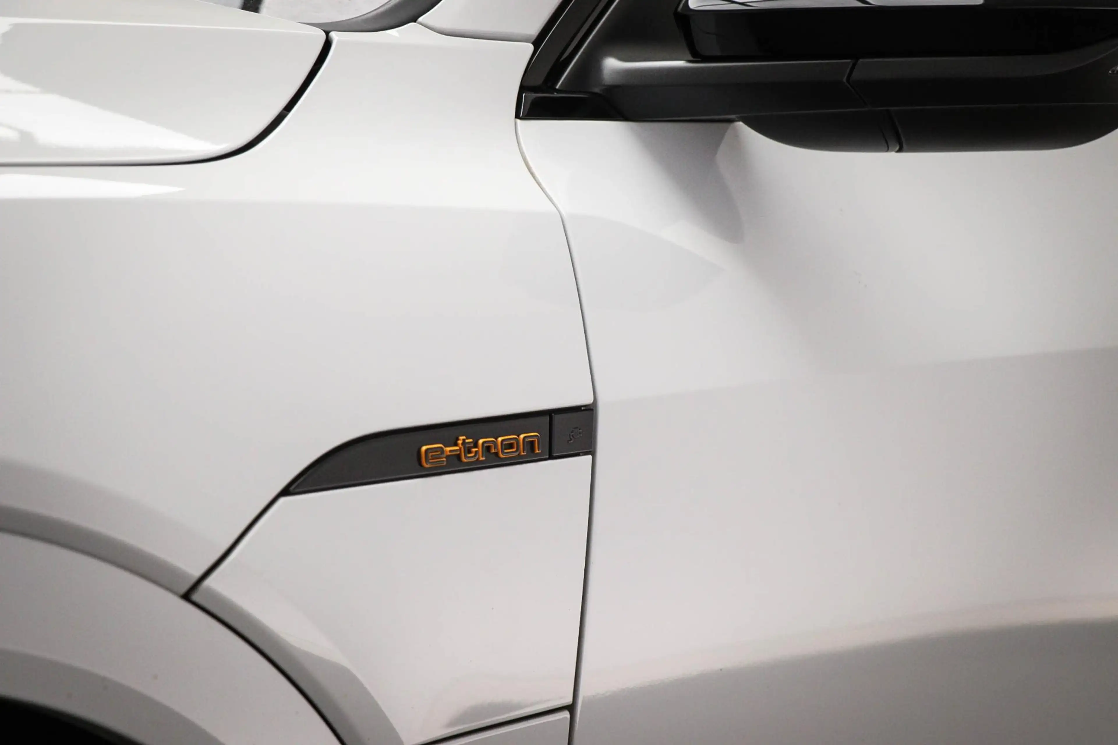 Audi e-tron 55 S-line quattro 300kW | SOH 95% | PANORAMADAK | — photo 22