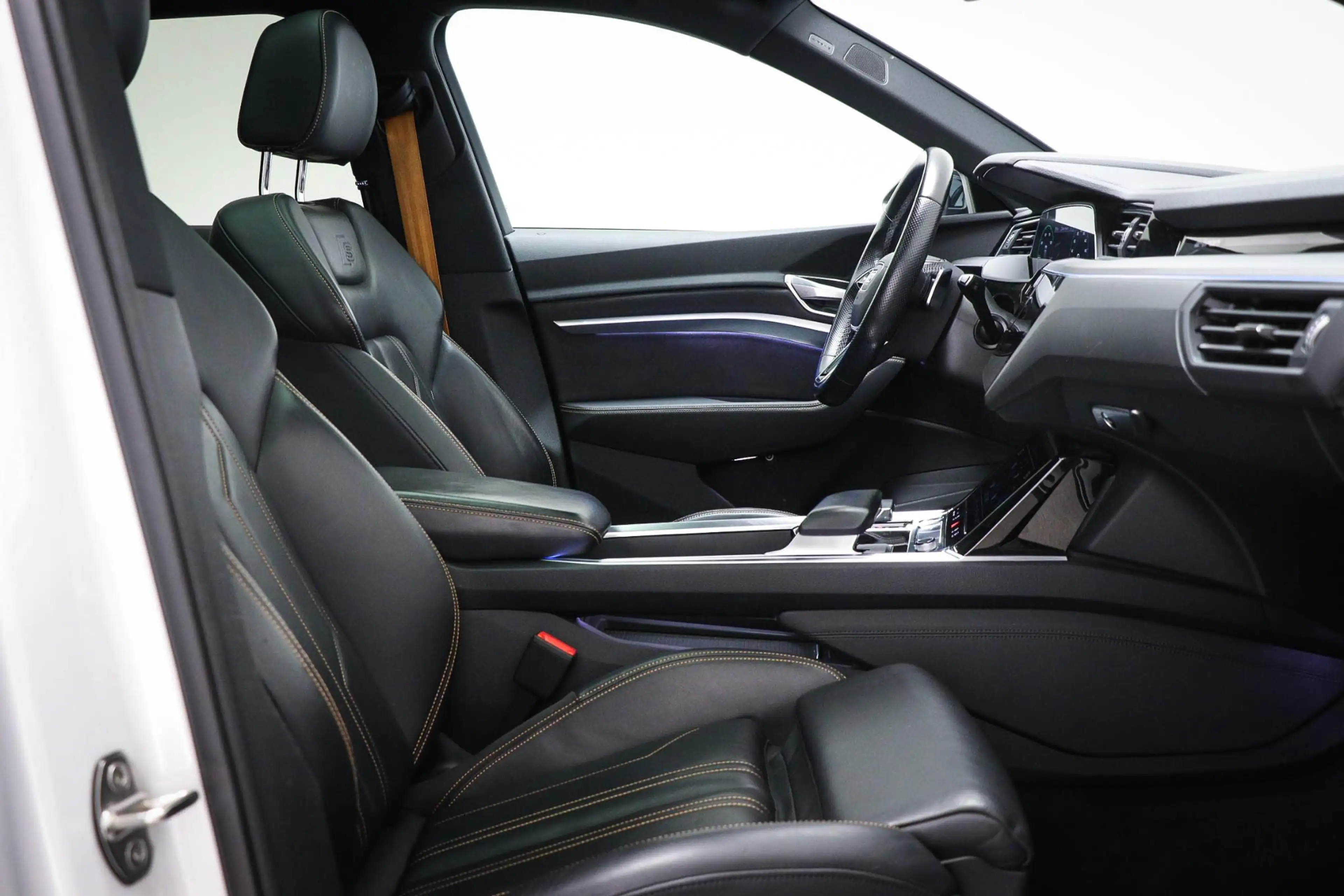 Audi e-tron 55 S-line quattro 300kW | SOH 95% | PANORAMADAK | — photo 11