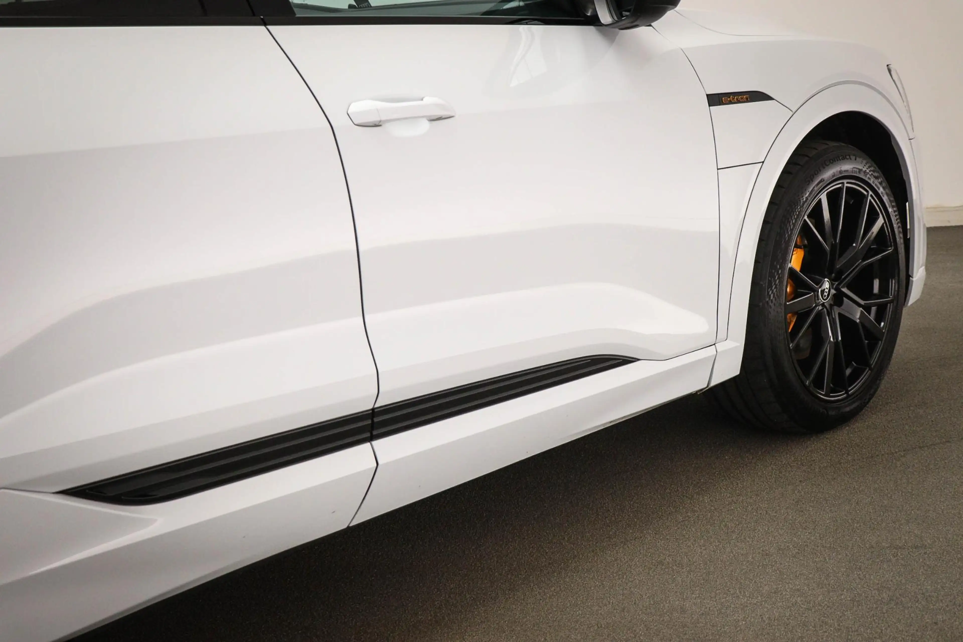 Audi e-tron 55 S-line quattro 300kW | SOH 95% | PANORAMADAK | — photo 28
