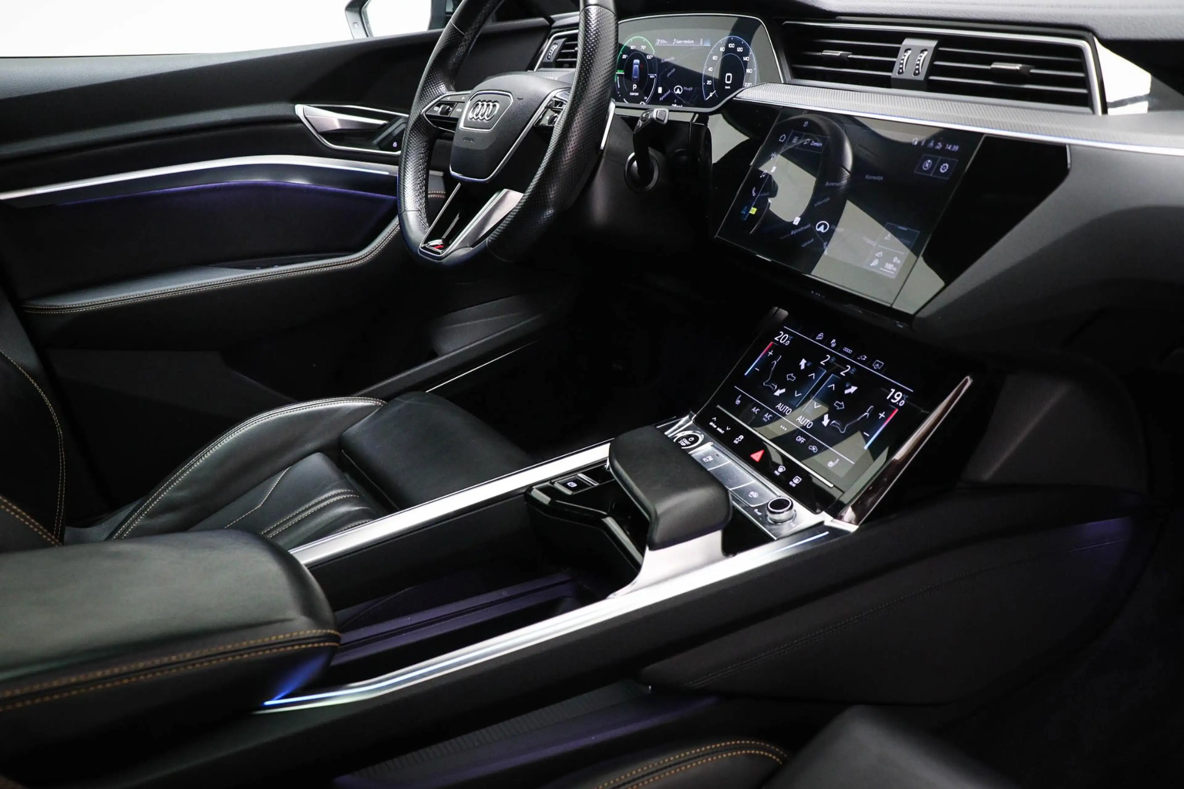 Audi e-tron 55 S-line quattro 300kW | SOH 95% | PANORAMADAK | — photo 3
