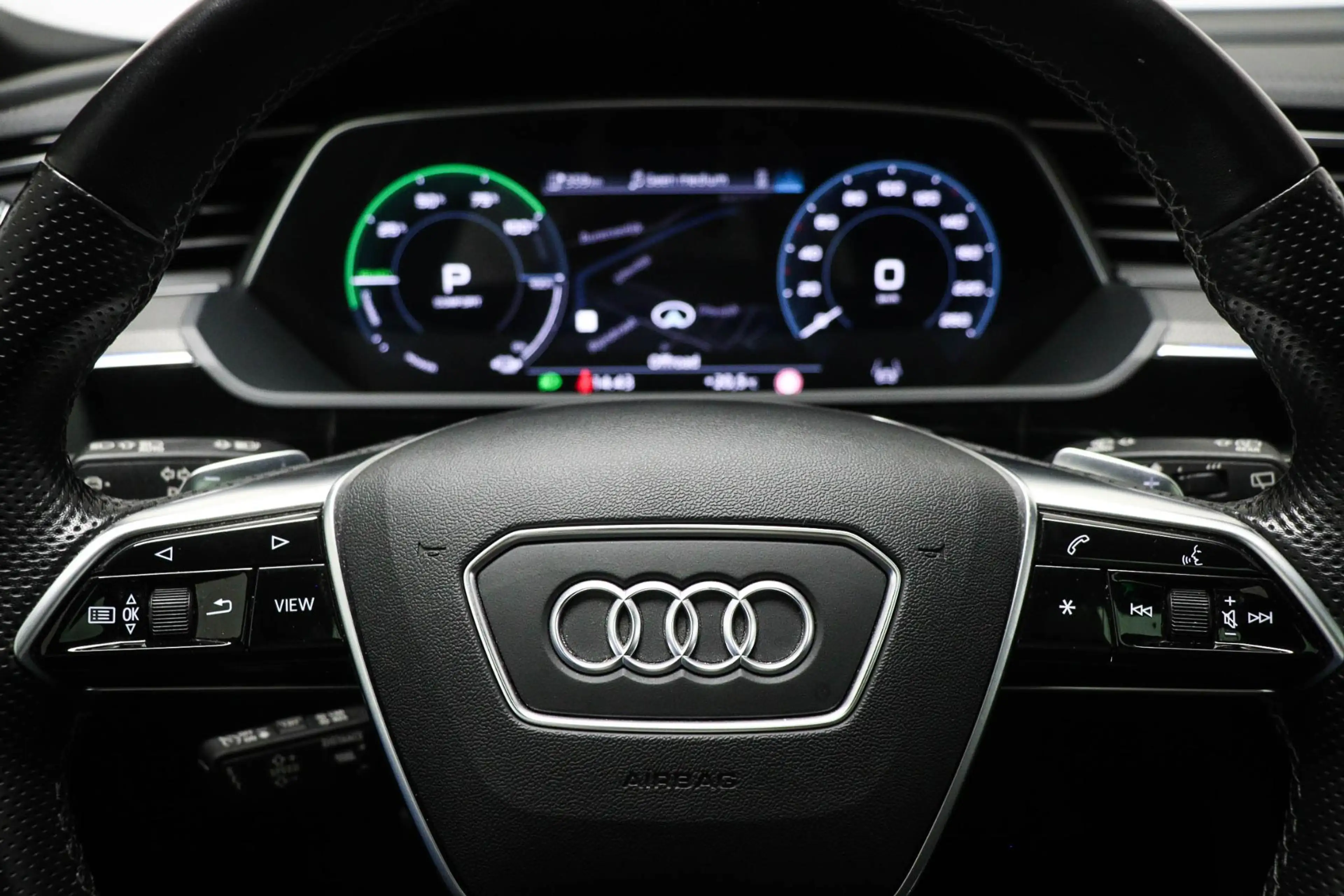 Audi e-tron 55 S-line quattro 300kW | SOH 95% | PANORAMADAK | — photo 38