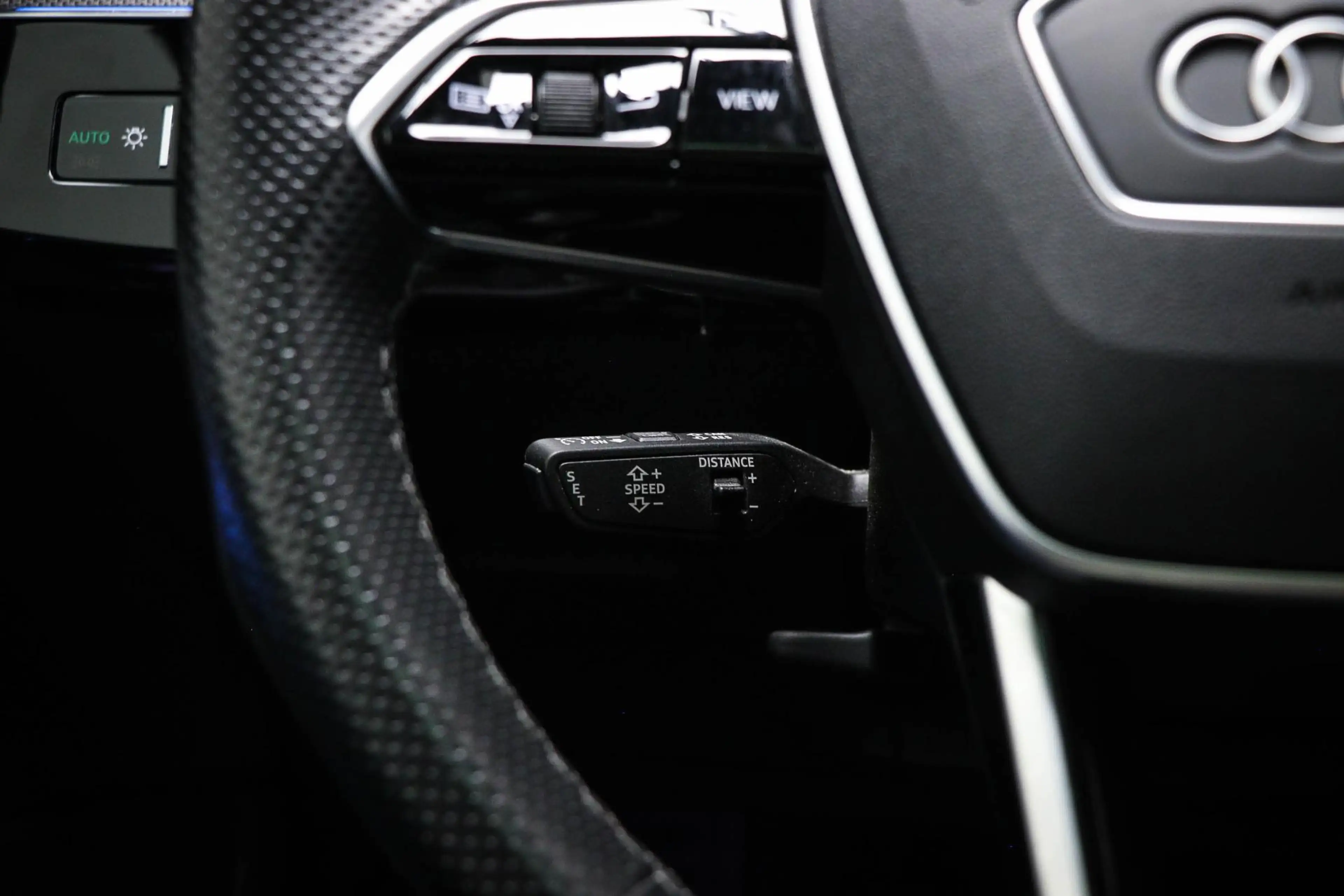 Audi e-tron 55 S-line quattro 300kW | SOH 95% | PANORAMADAK | — photo 37