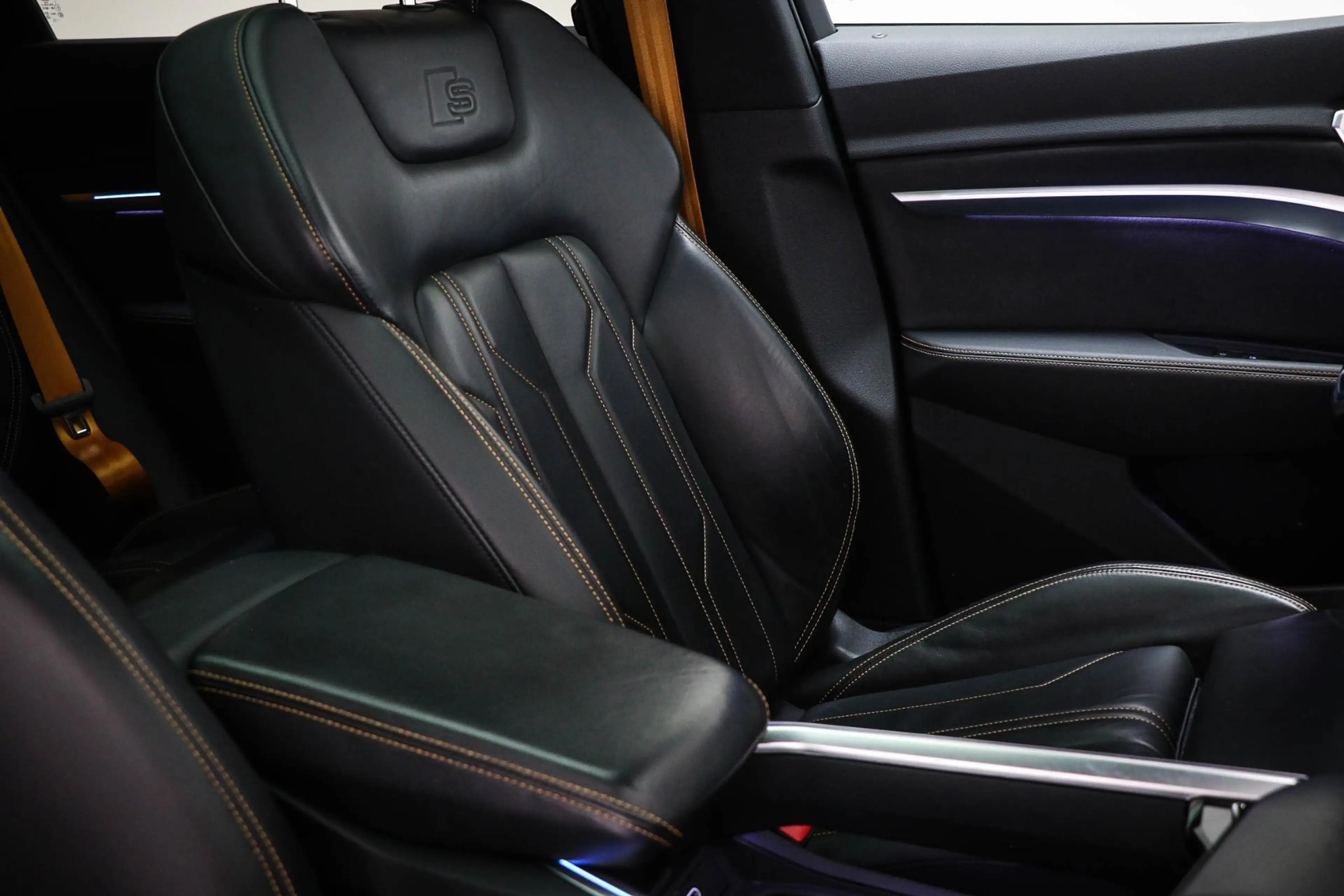 Audi e-tron 55 S-line quattro 300kW | SOH 95% | PANORAMADAK | — photo 12