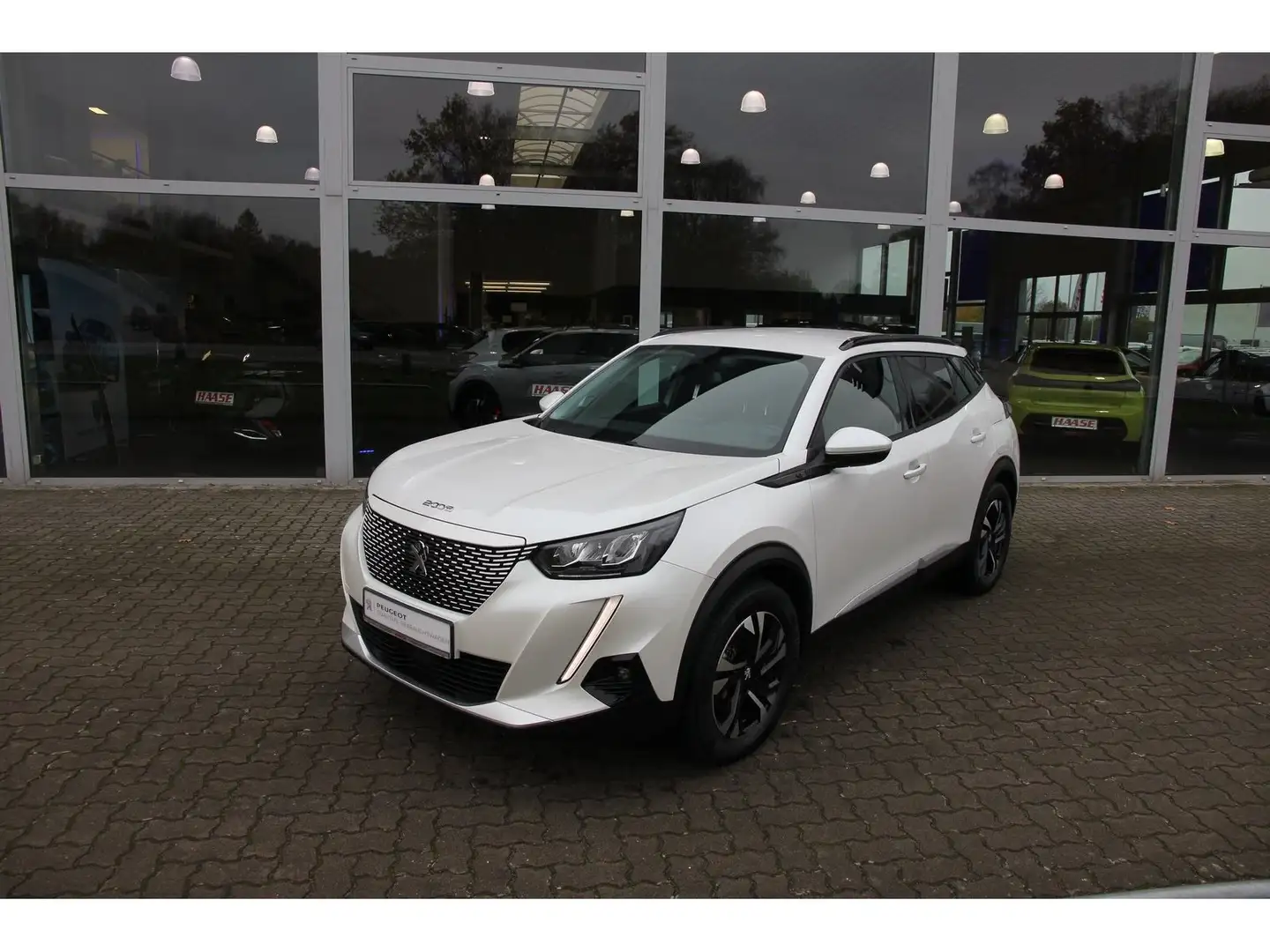 Peugeot 2008 (e-) Allure Pack 136 11KW OBC Carplay Cam Weiß - 1