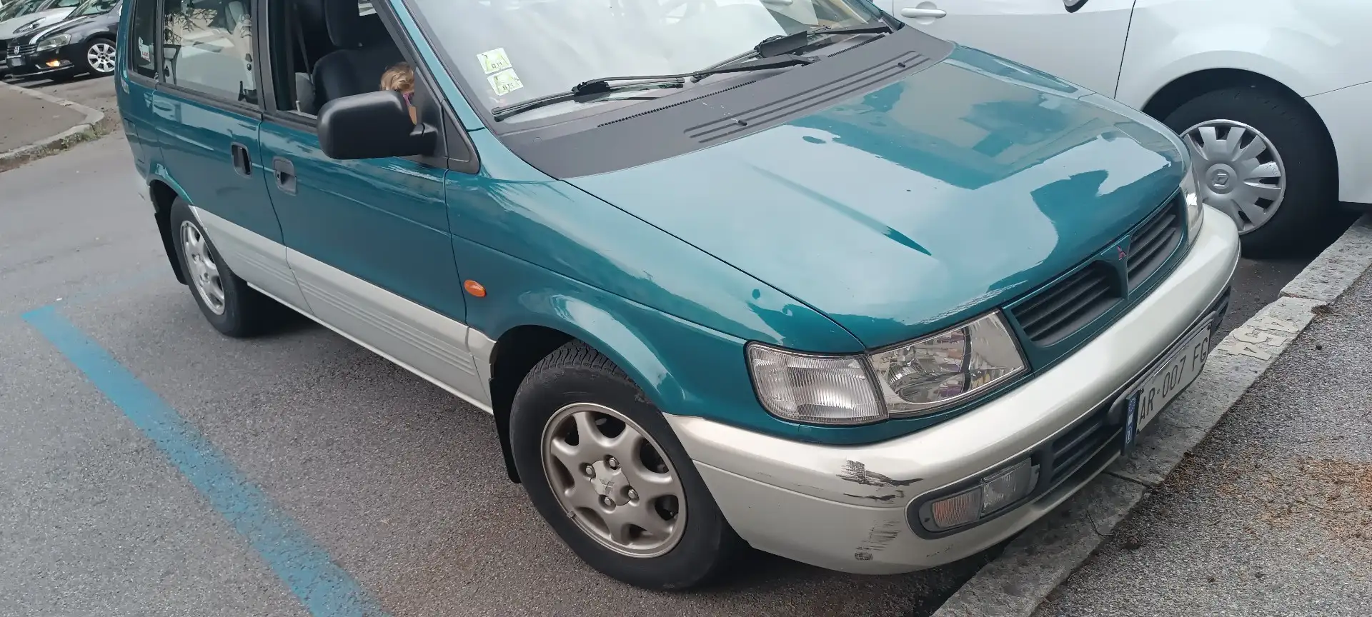 Mitsubishi Space Runner 1.8 16v GLXi Executive 2wd Blau - 2