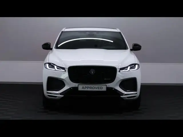 Jaguar F-Pace view 2