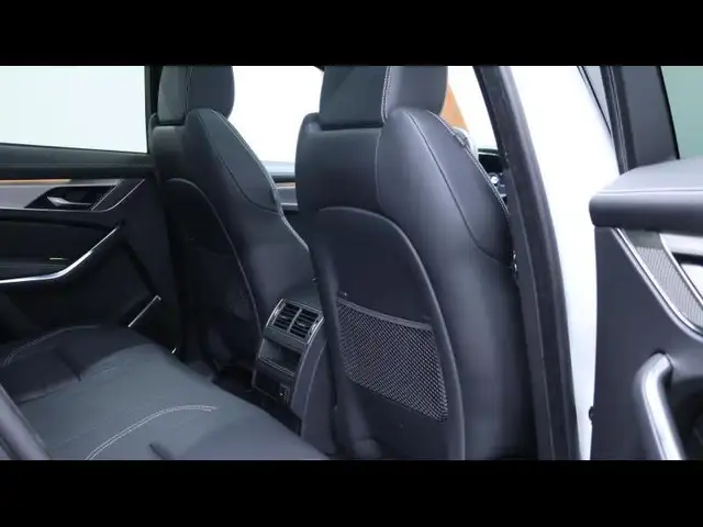 Jaguar F-Pace view 13