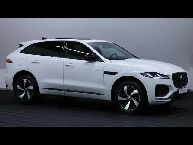 Jaguar F-Pace view 3