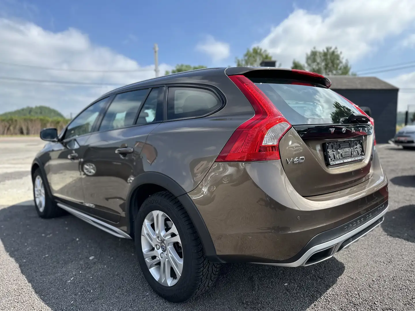 Volvo V60 Cross Country 2.0 D3 Momentum EURO6b CARNET OK TRES PROPRE Brun - 2
