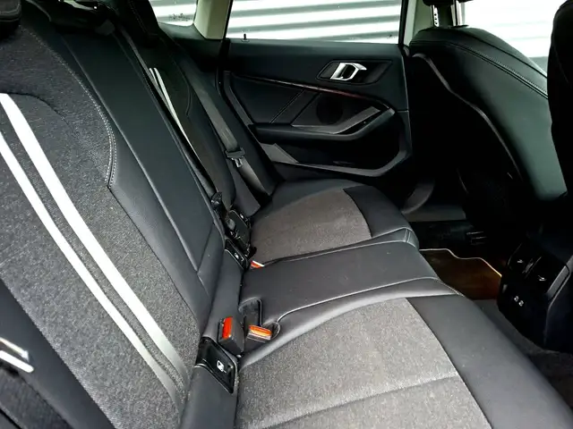 BMW 2 Series view 8