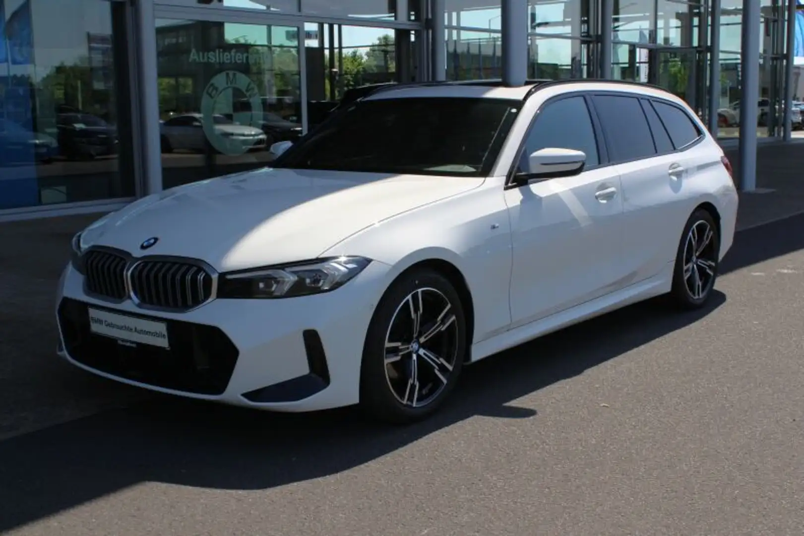 BMW 318 d Tour. M Sport Panoramadach. Lordose. DAB Weiß - 2