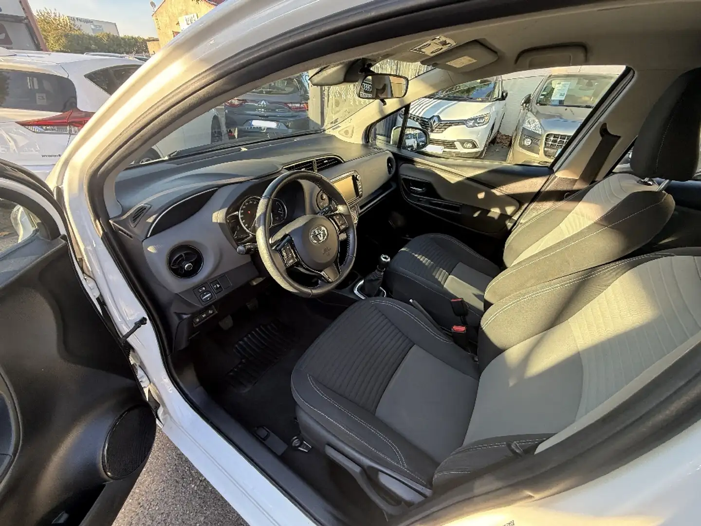 Toyota Yaris 1.5 110 VVT-i France Connect - 2
