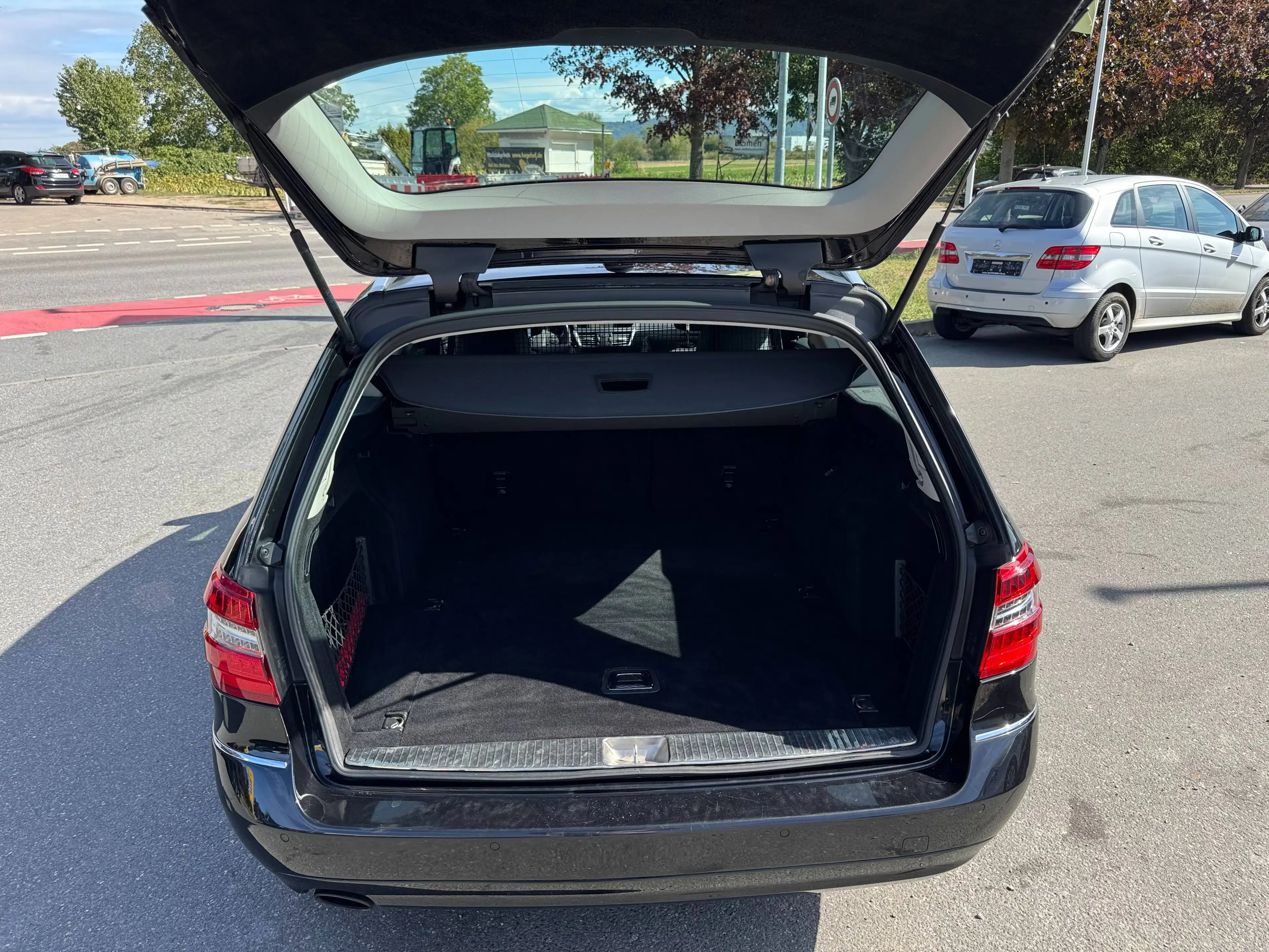 Mercedes-Benz E 200 E 200 CGI BlueEfficiency (212.248) — photo 4