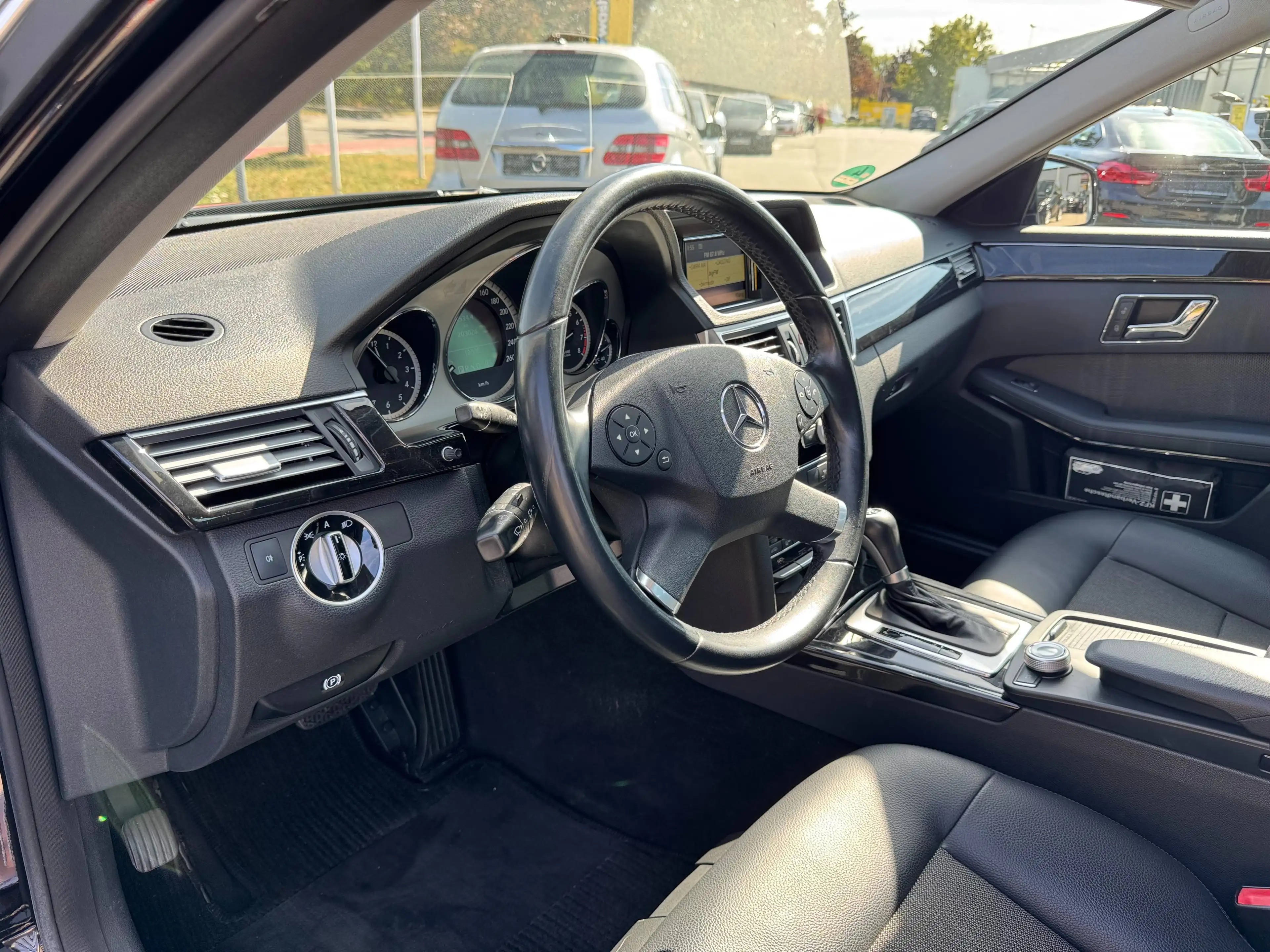 Mercedes-Benz E 200 E 200 CGI BlueEfficiency (212.248) — photo 11