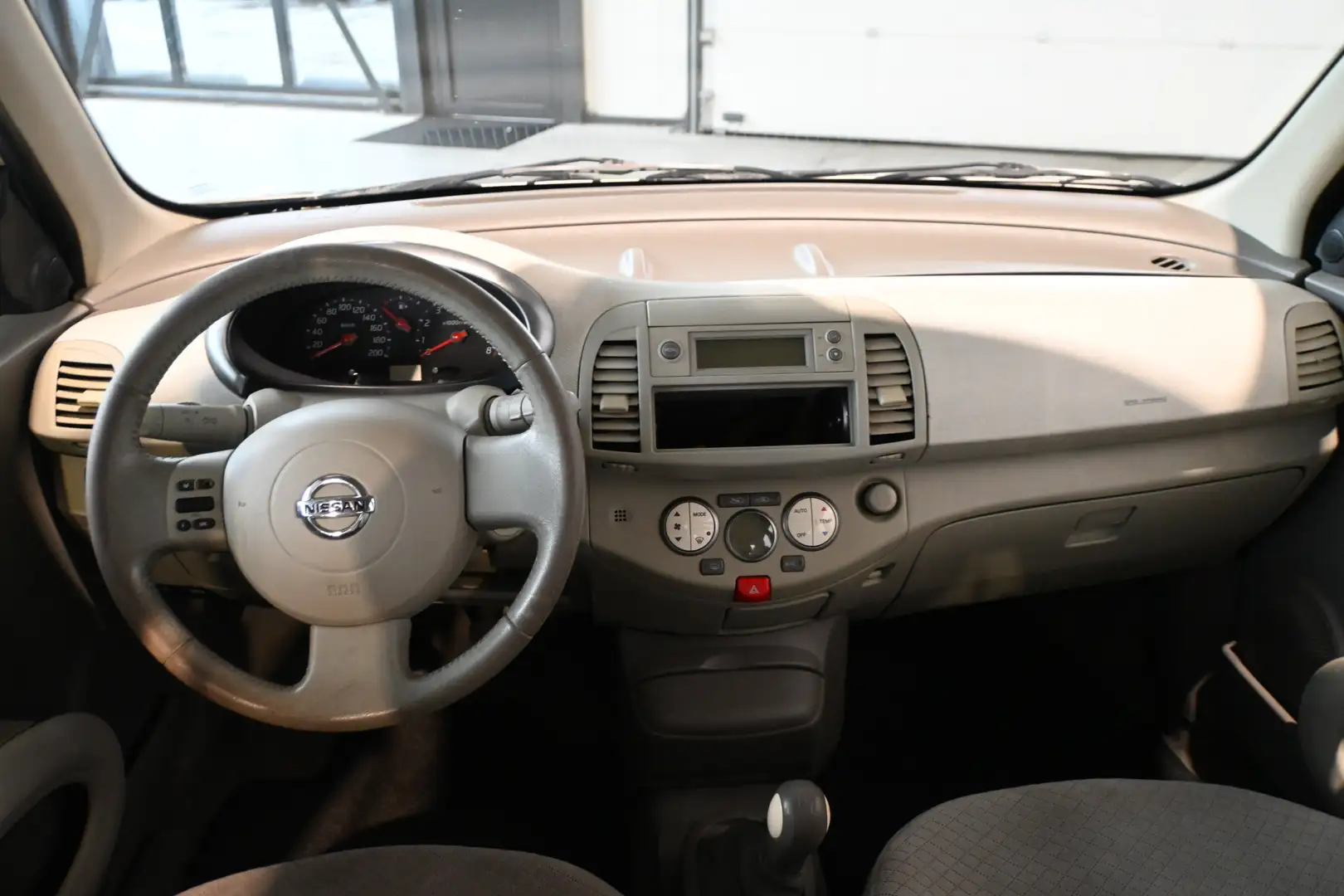 Nissan Micra 1.2 Acenta Clima Airco Trekhaak APK tot 28-10-2026 Beige - 2