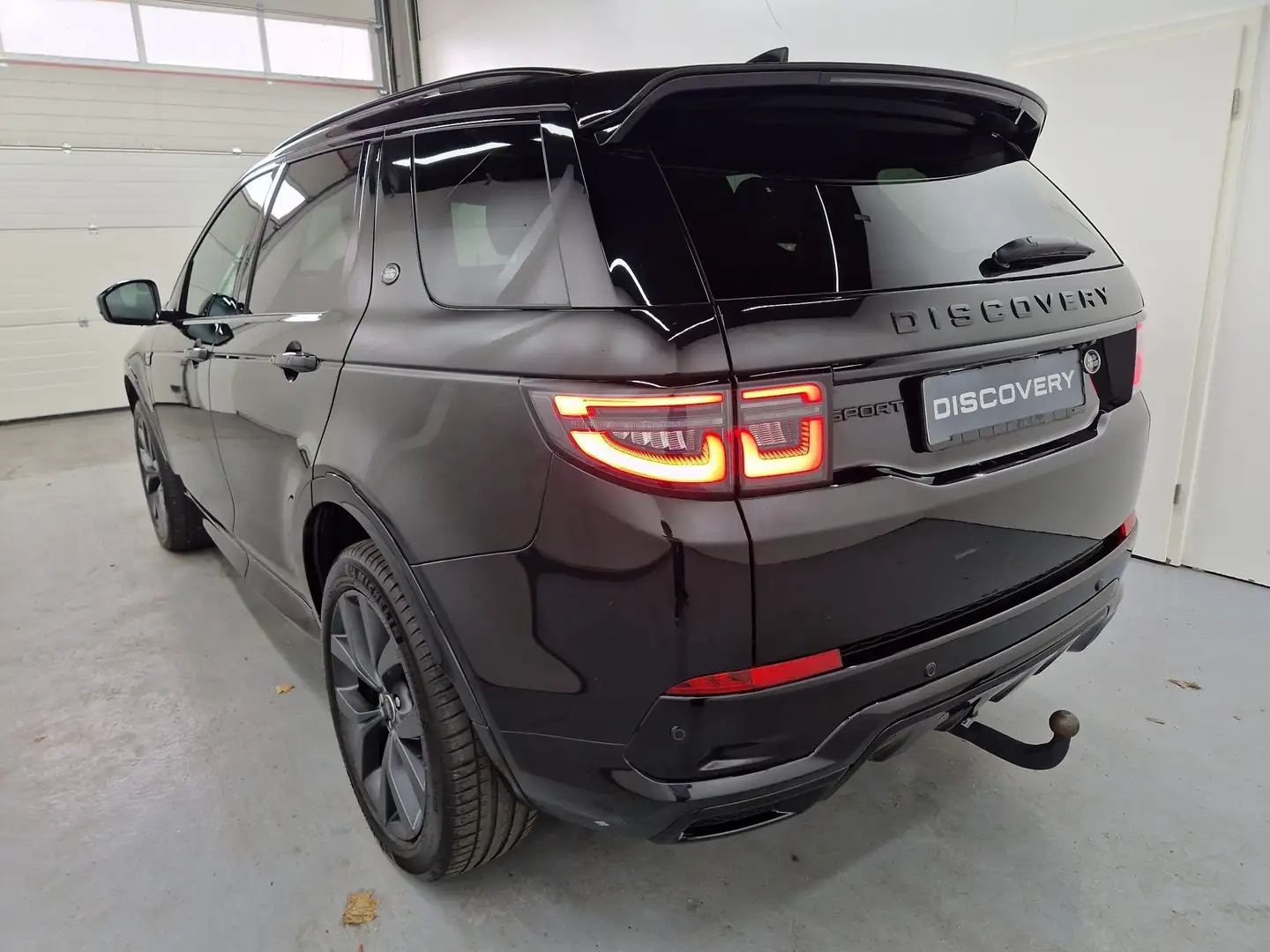 Land Rover Discovery Sport D200 R-Dynamic SE Winter Pano Schwarz - 2