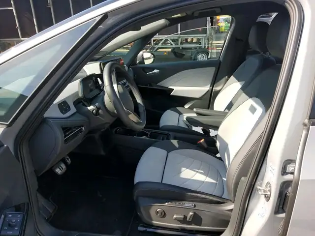 Volkswagen Id.3 view 5