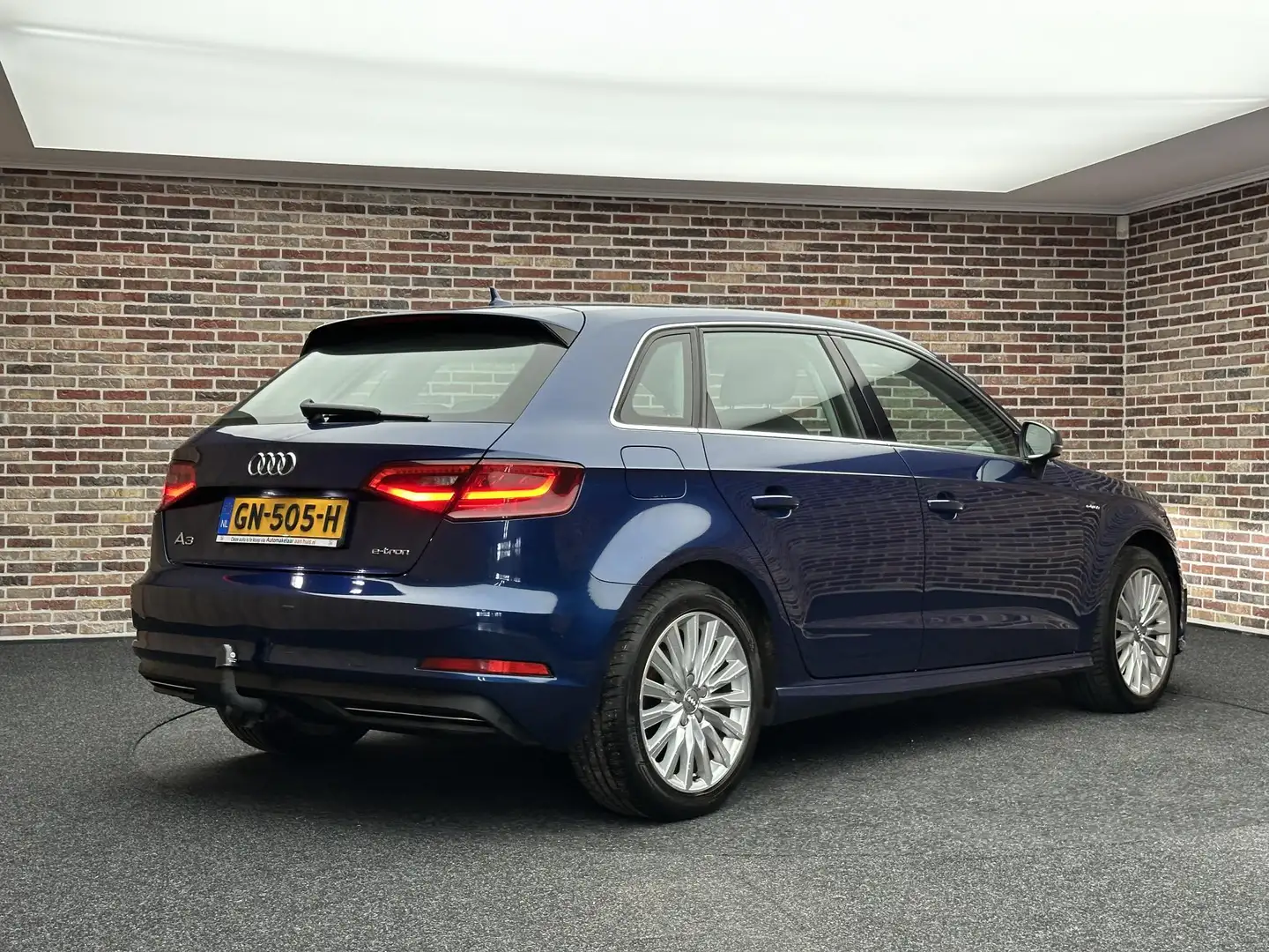 Audi A3 Sportback 1.4 e-tron PHEV Attraction | LED| Trekha Blauw - 2