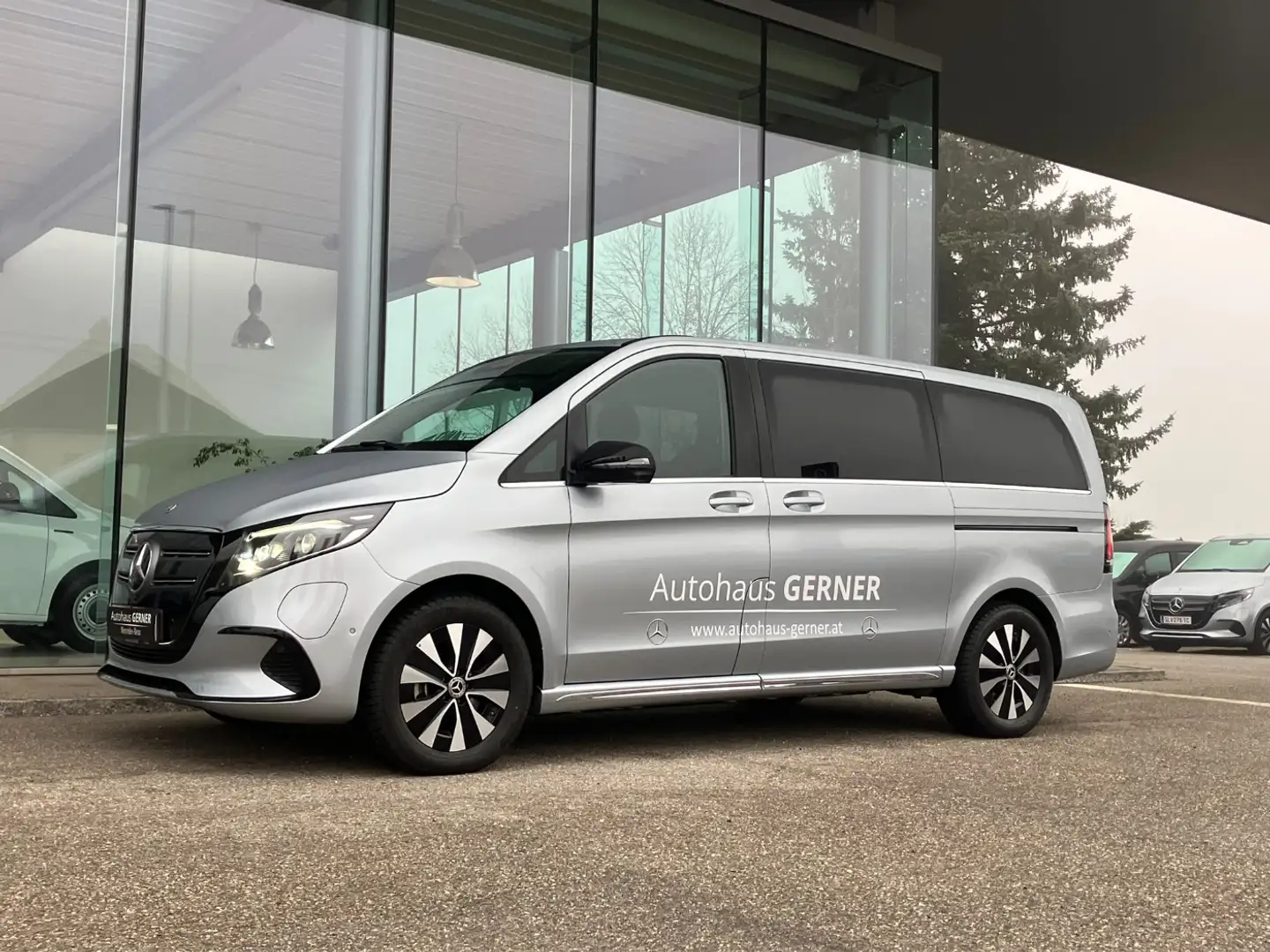 Mercedes-Benz EQV 300 AVANTGARDE Lang LM LED Bel.Sitz KlimaA Silber - 2