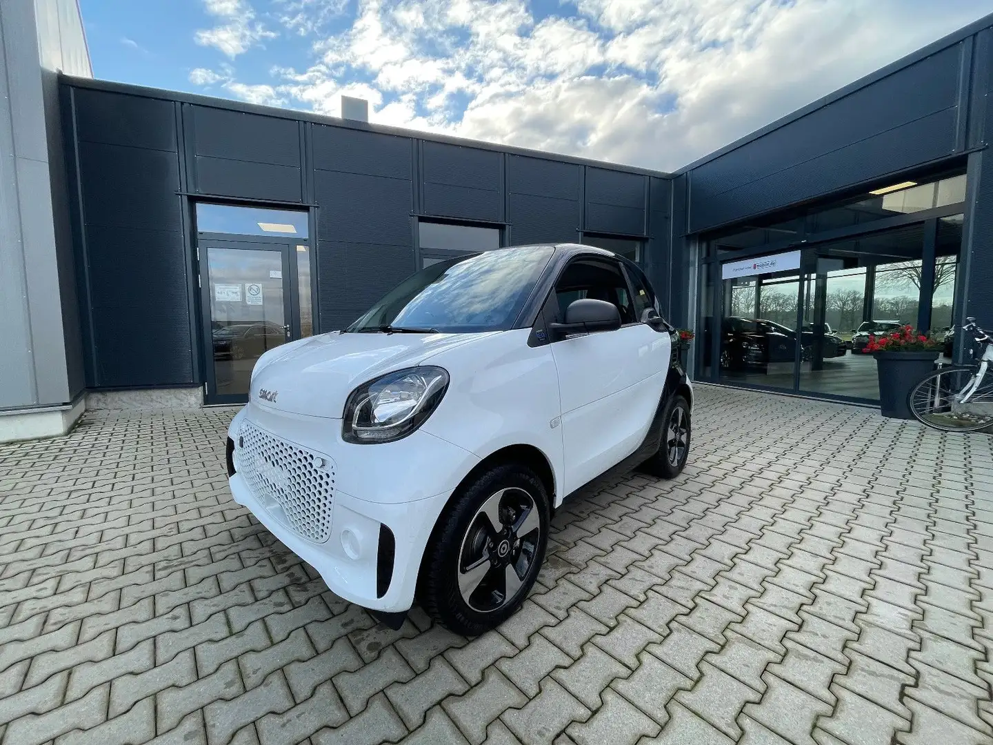 smart forTwo EQ Passion 22KW Carplay Sitzh. Parkpilot Wit - 1