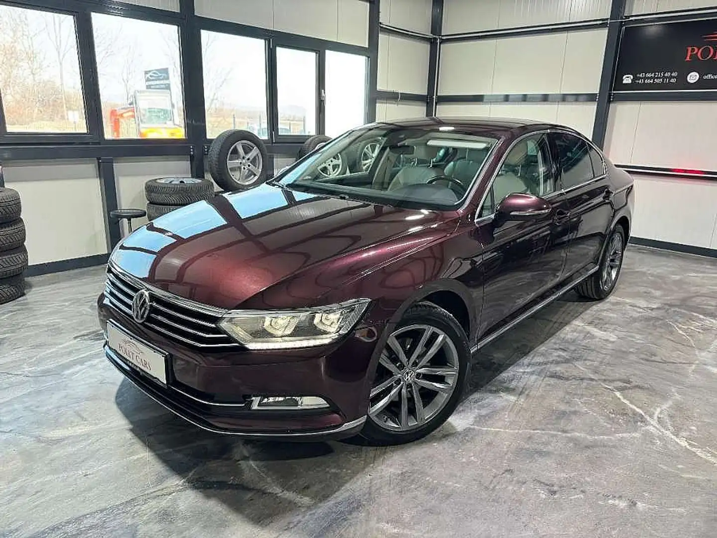 Volkswagen Passat Highline *VERKAUFT* Rood - 1
