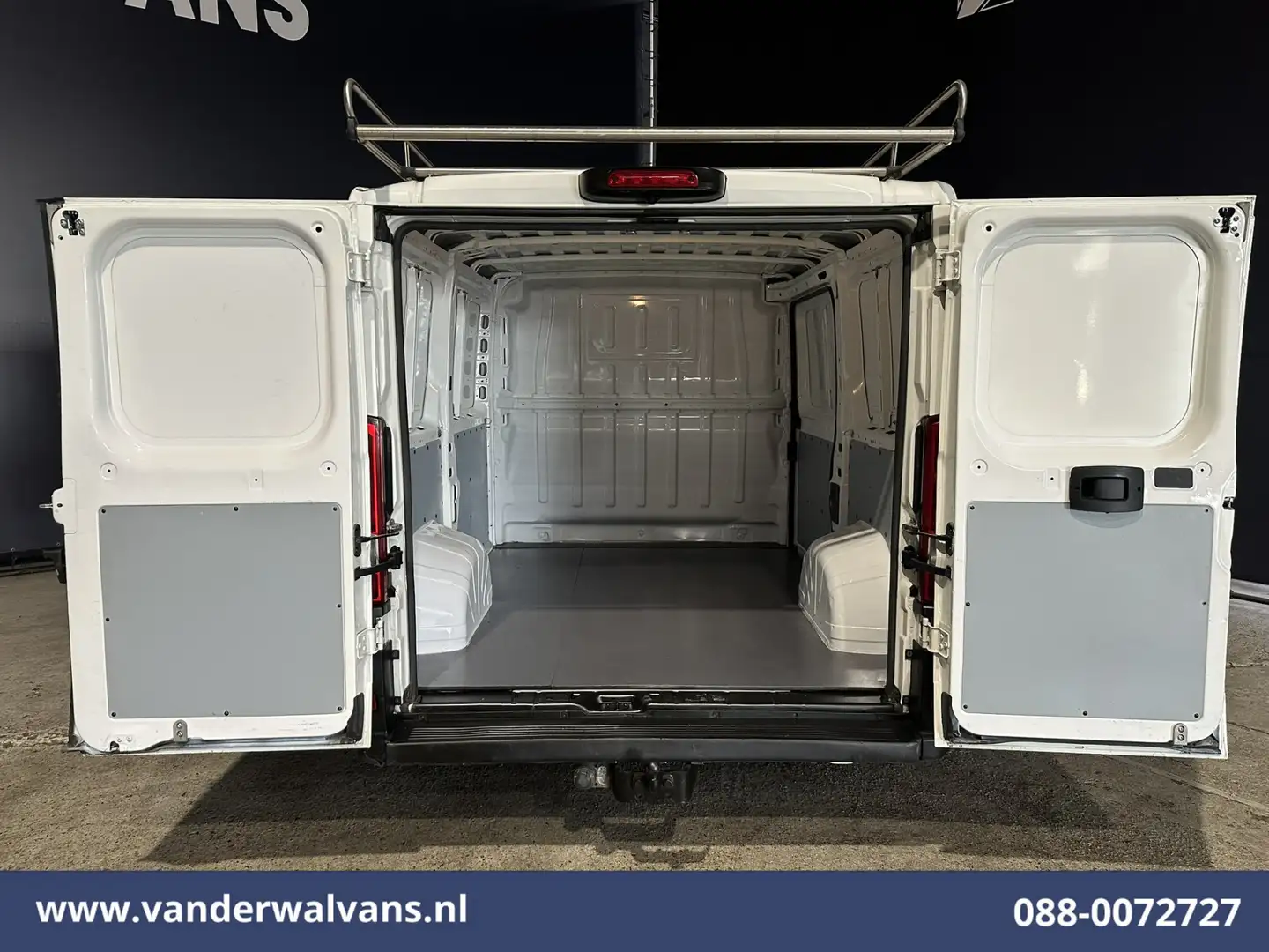 Peugeot Boxer 2.0 BlueHDI 130pk L1H1 Airco | Imperiaal | Camera Wit - 2