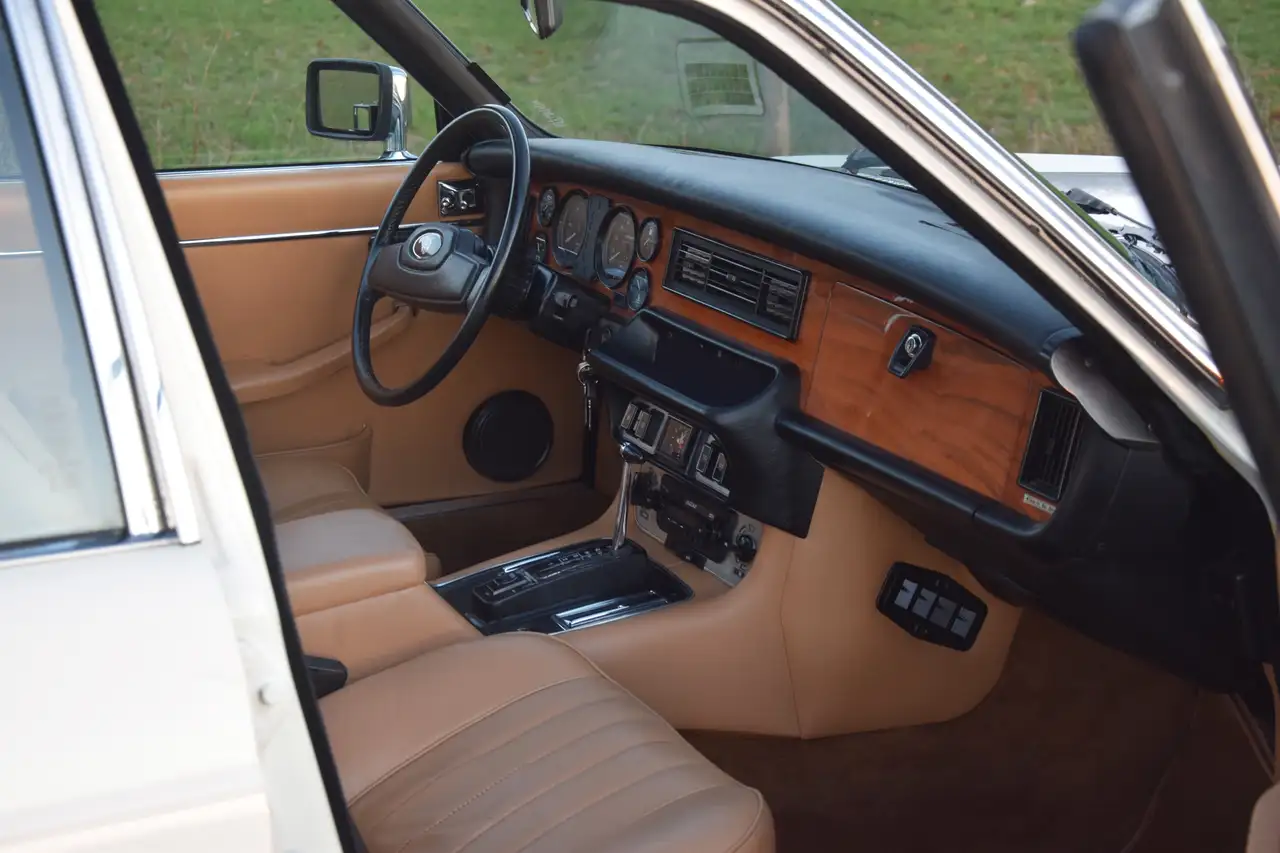 Jaguar XJ S3 4.2 Automatic Tudor White 88.444mls Y1982, foto 8