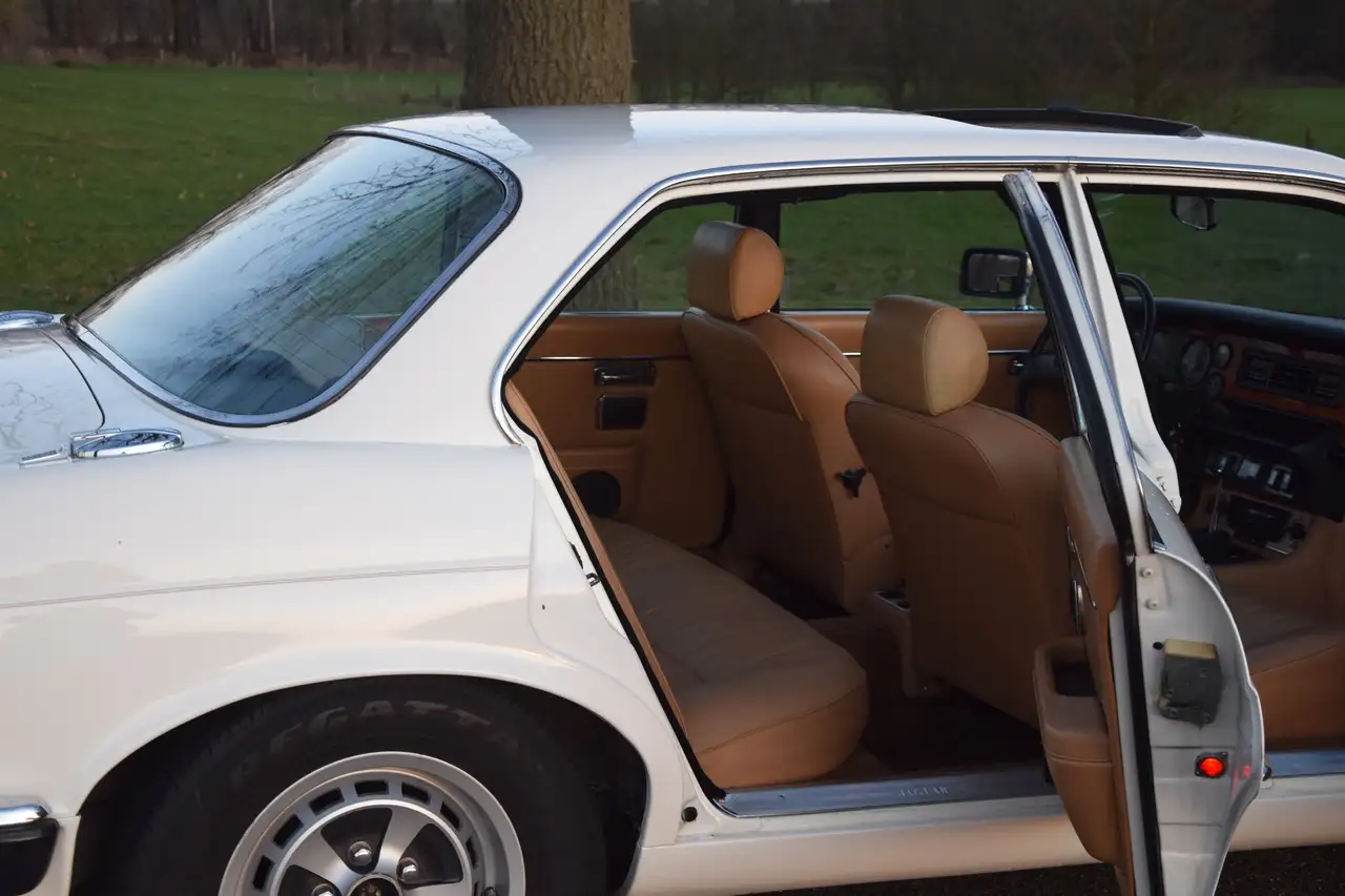 Jaguar XJ S3 4.2 Automatic Tudor White 88.444mls Y1982, foto 12