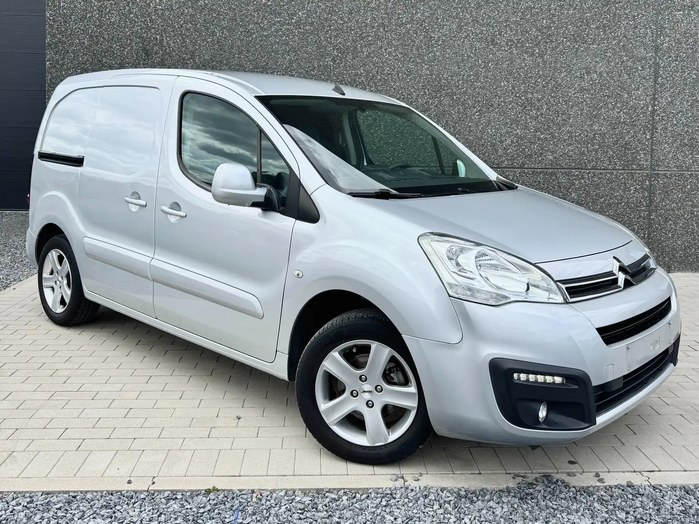 Citroen Berlingo 1.6HDI AUTOMAAT-CAMERA-TREKHAAK-CARPLAY Argent - 1